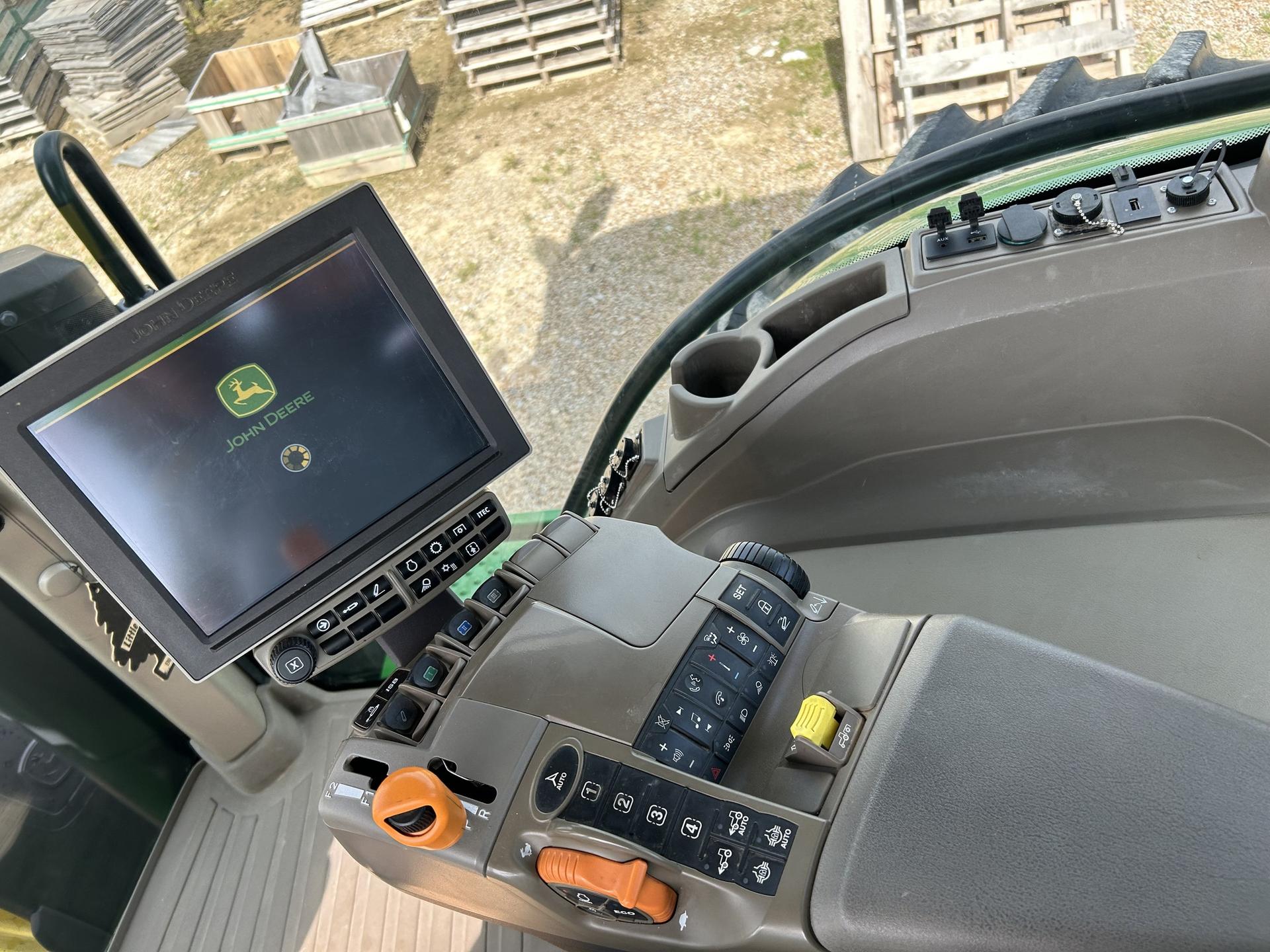 2022 John Deere 8R 230 Image