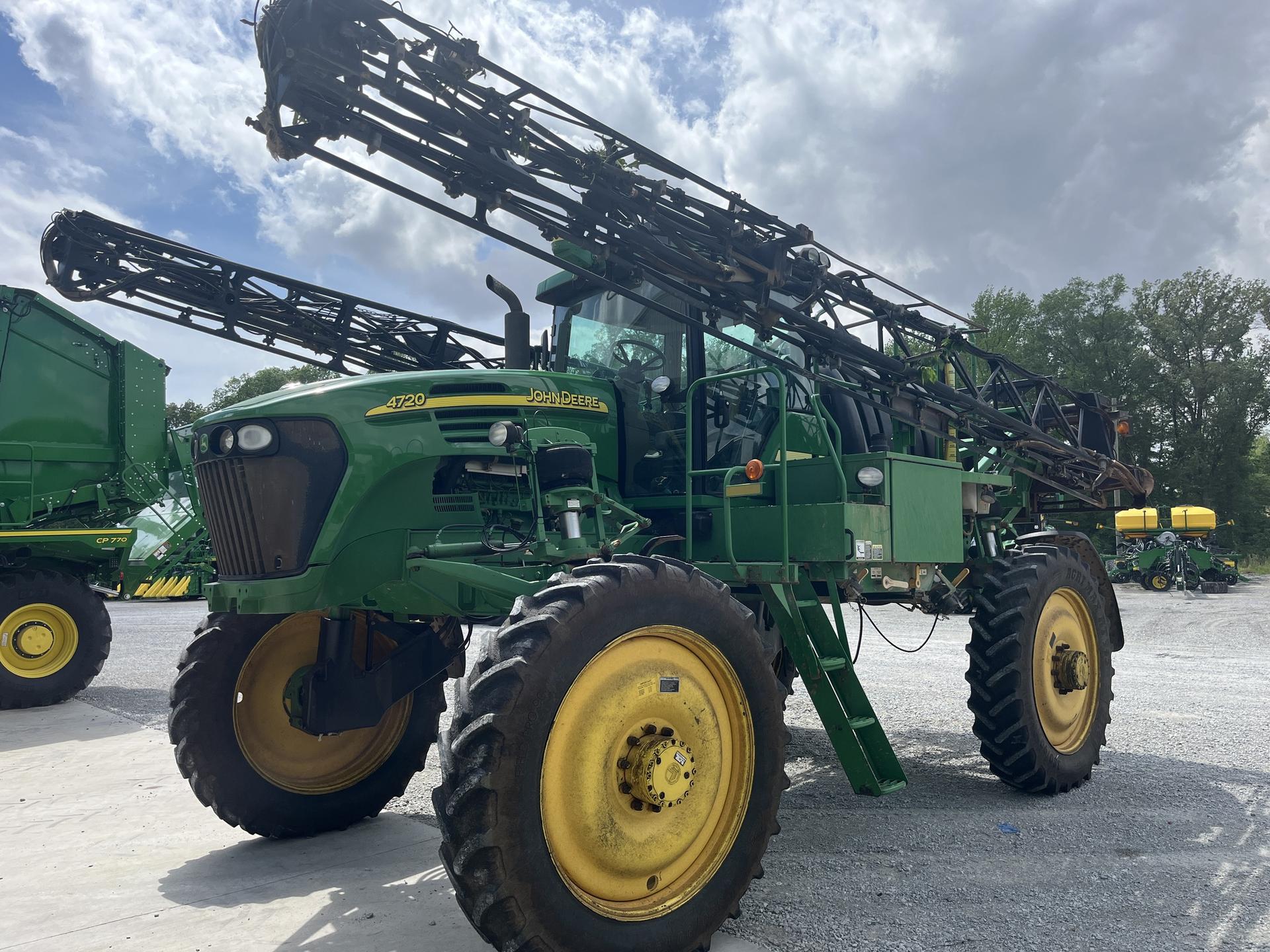 2005 John Deere 4720 Image
