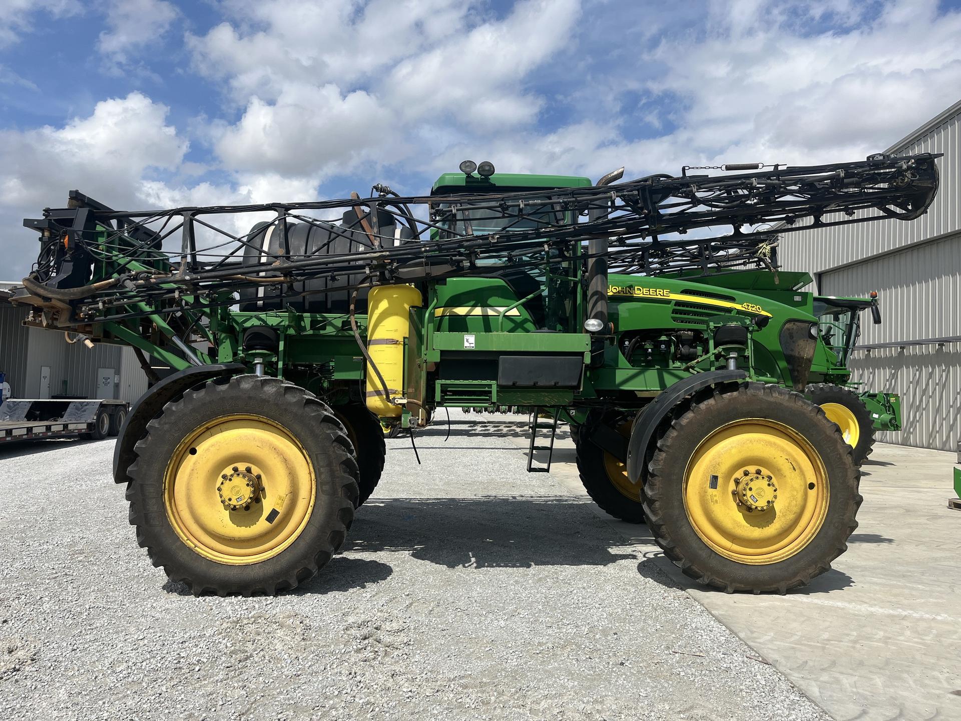 2005 John Deere 4720 Image