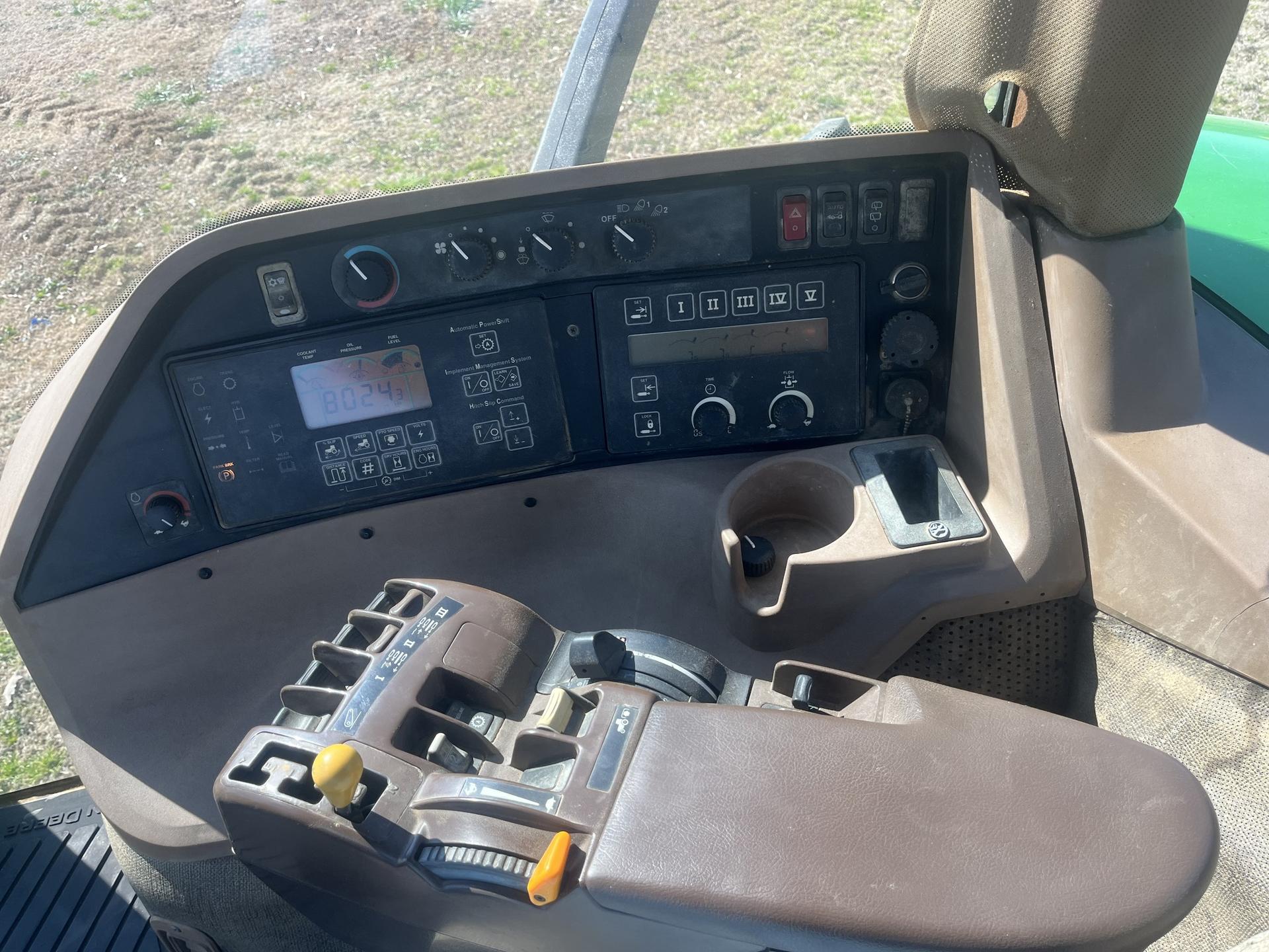 2004 John Deere 8420 Image