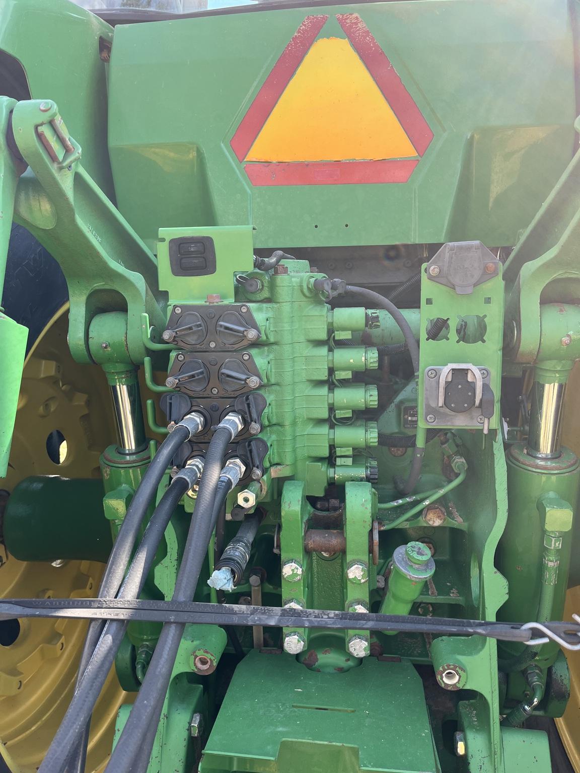 2004 John Deere 8420 Image