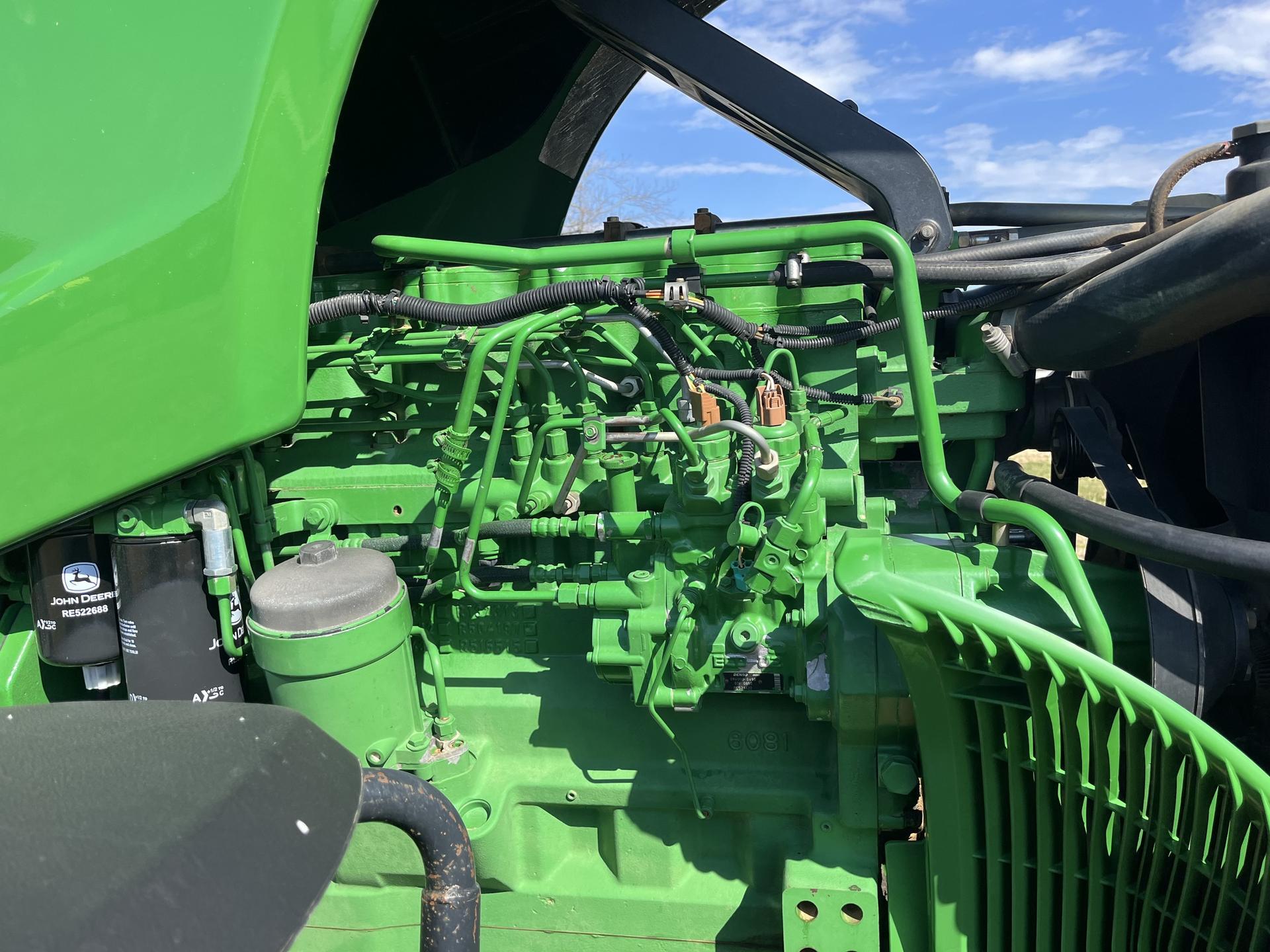 2004 John Deere 8420 Image