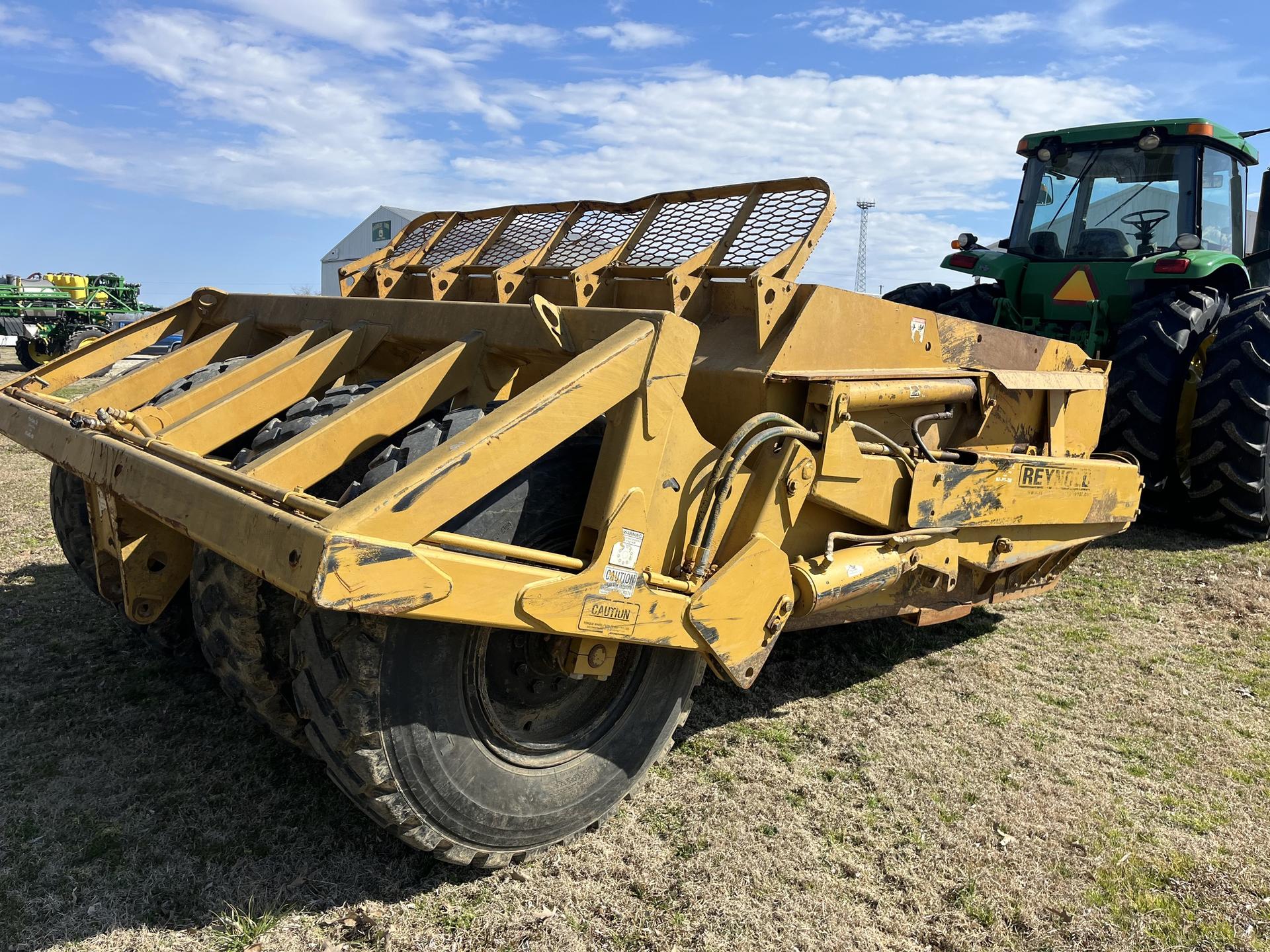 2004 John Deere 8420 Image