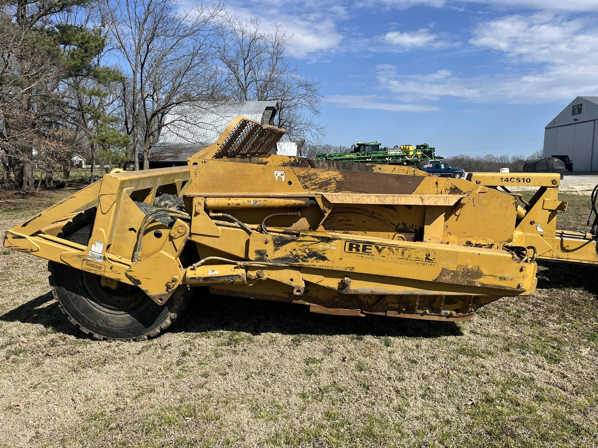 2004 John Deere 8420 Image