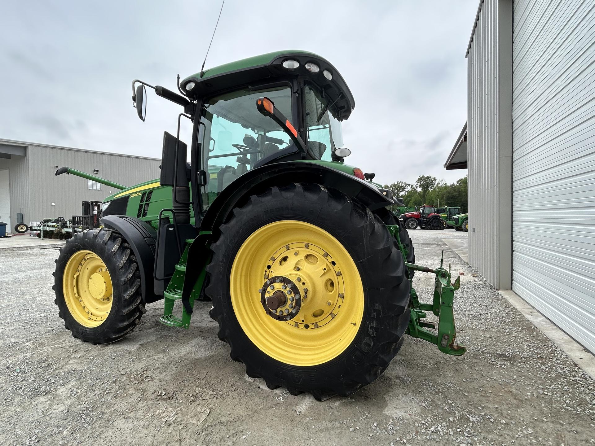 2013 John Deere 7260R Image