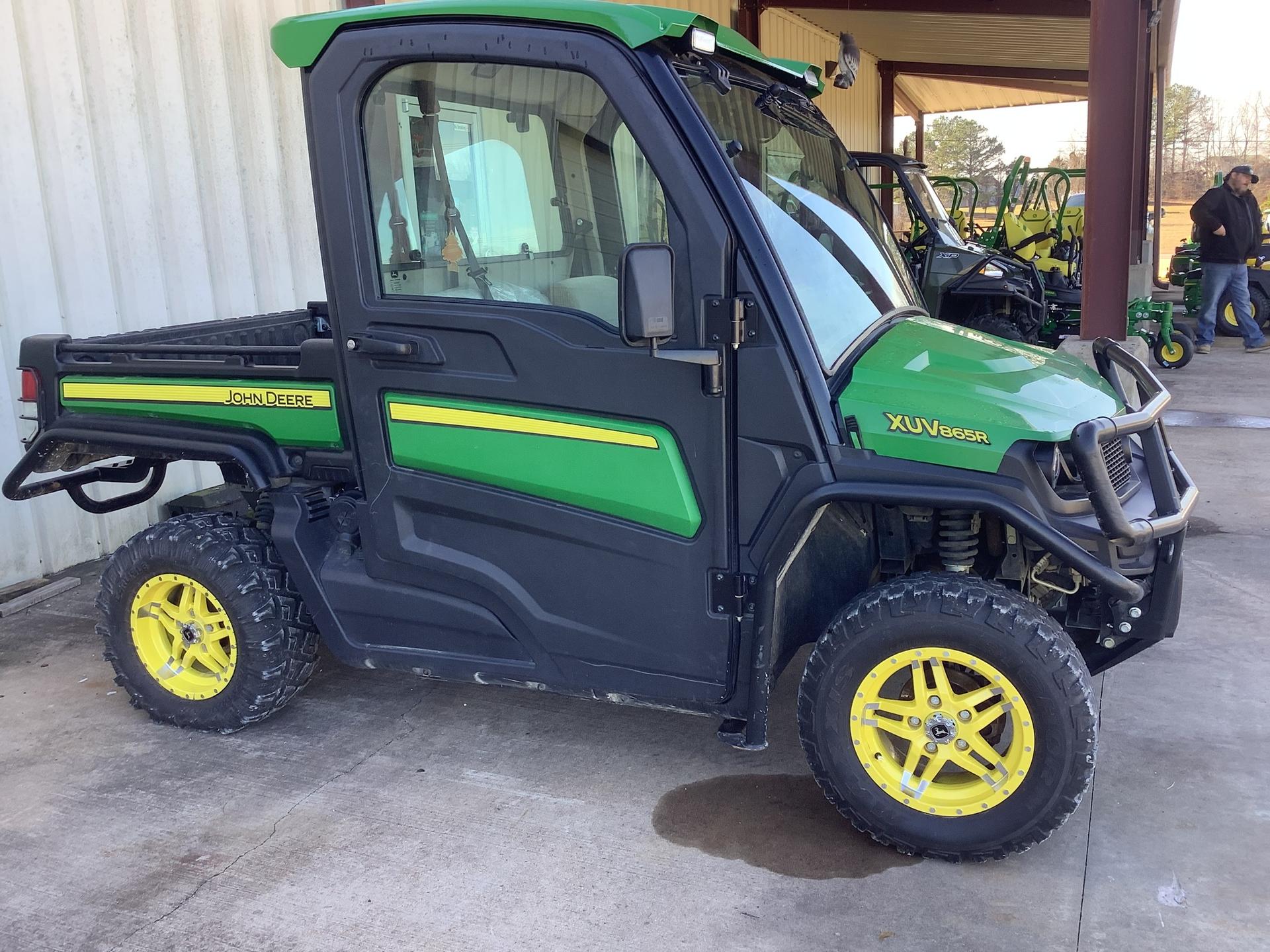 2019 John Deere 865R Image