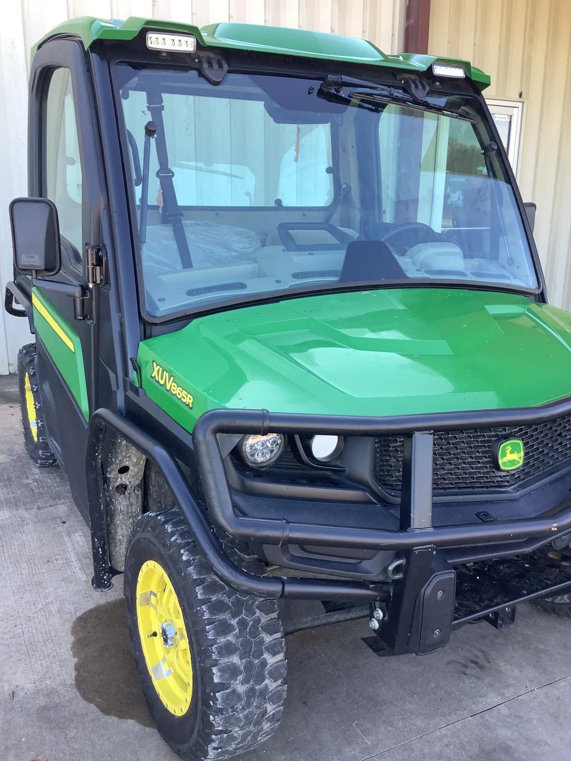 2019 John Deere 865R Image