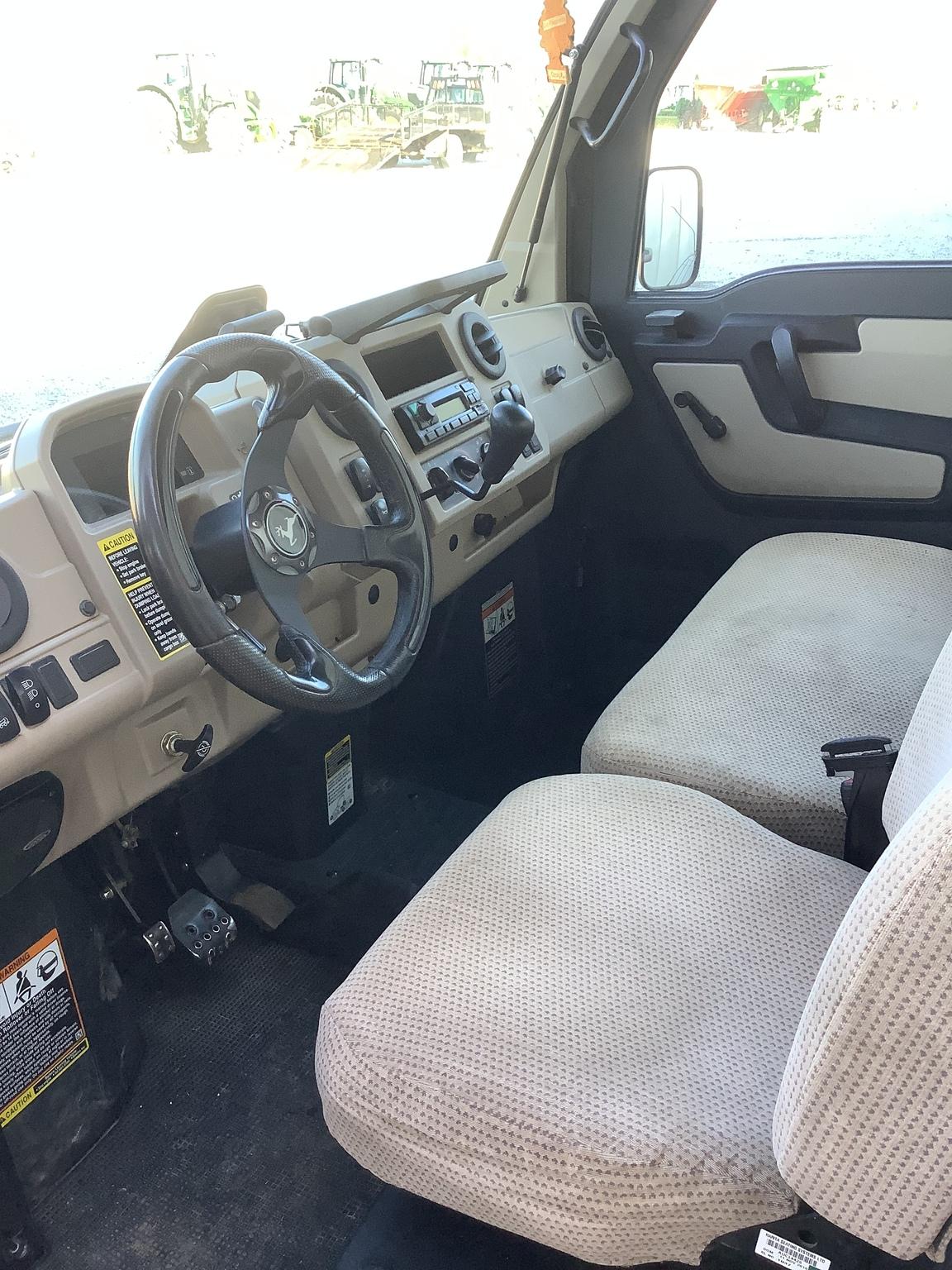 2019 John Deere 865R Image