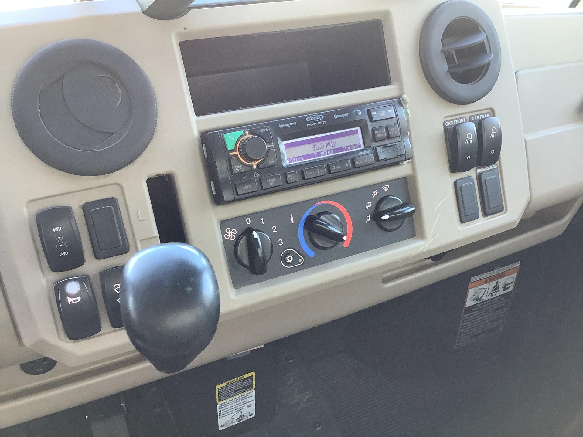 2019 John Deere 865R Image