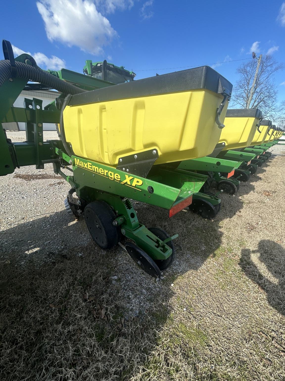 2014 John Deere 1720 Image