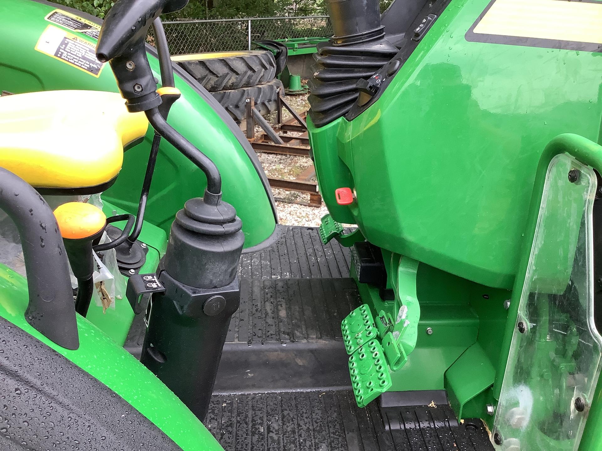 2021 John Deere 5075E Image