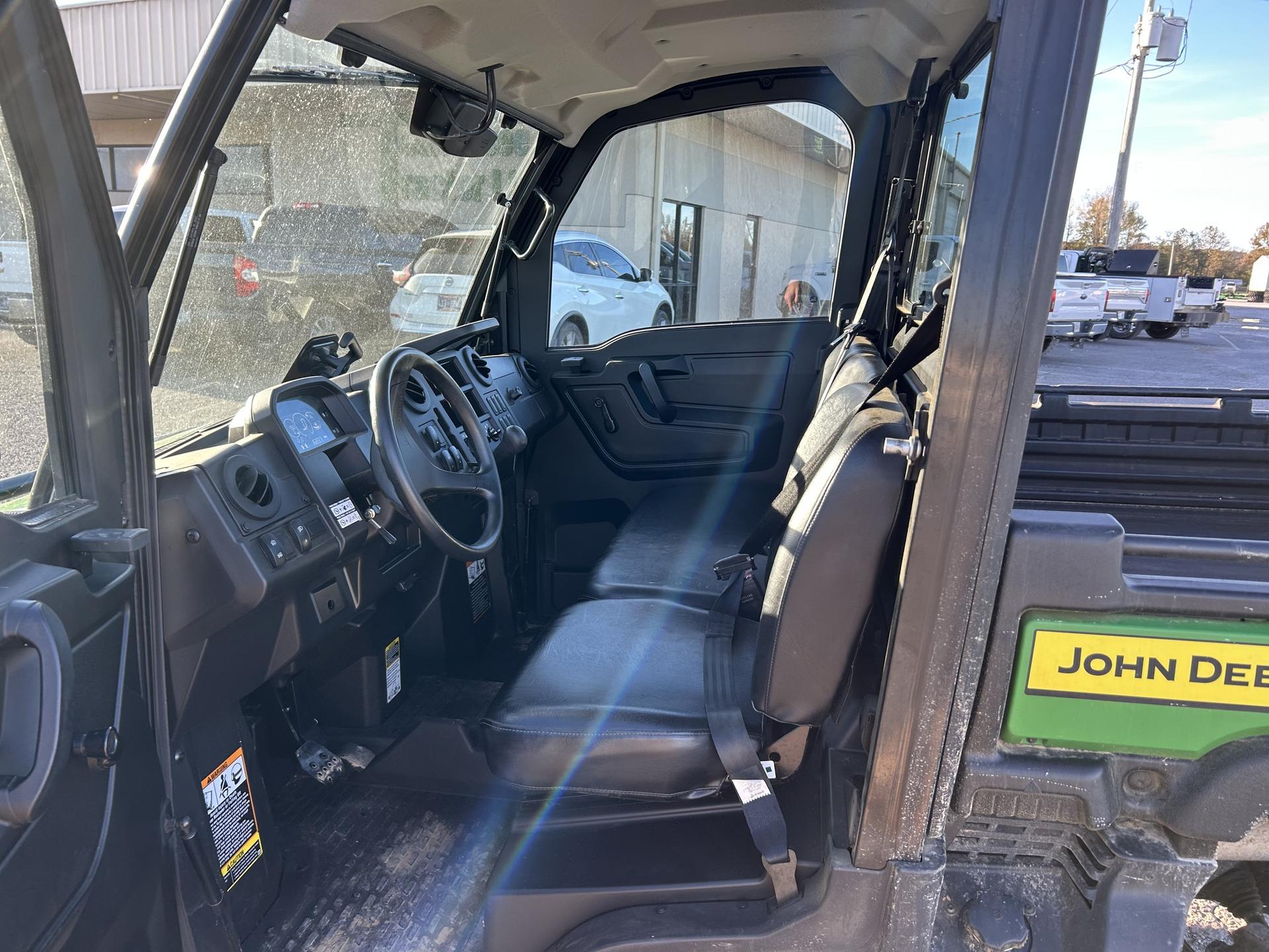 2023 John Deere XUV835M Image