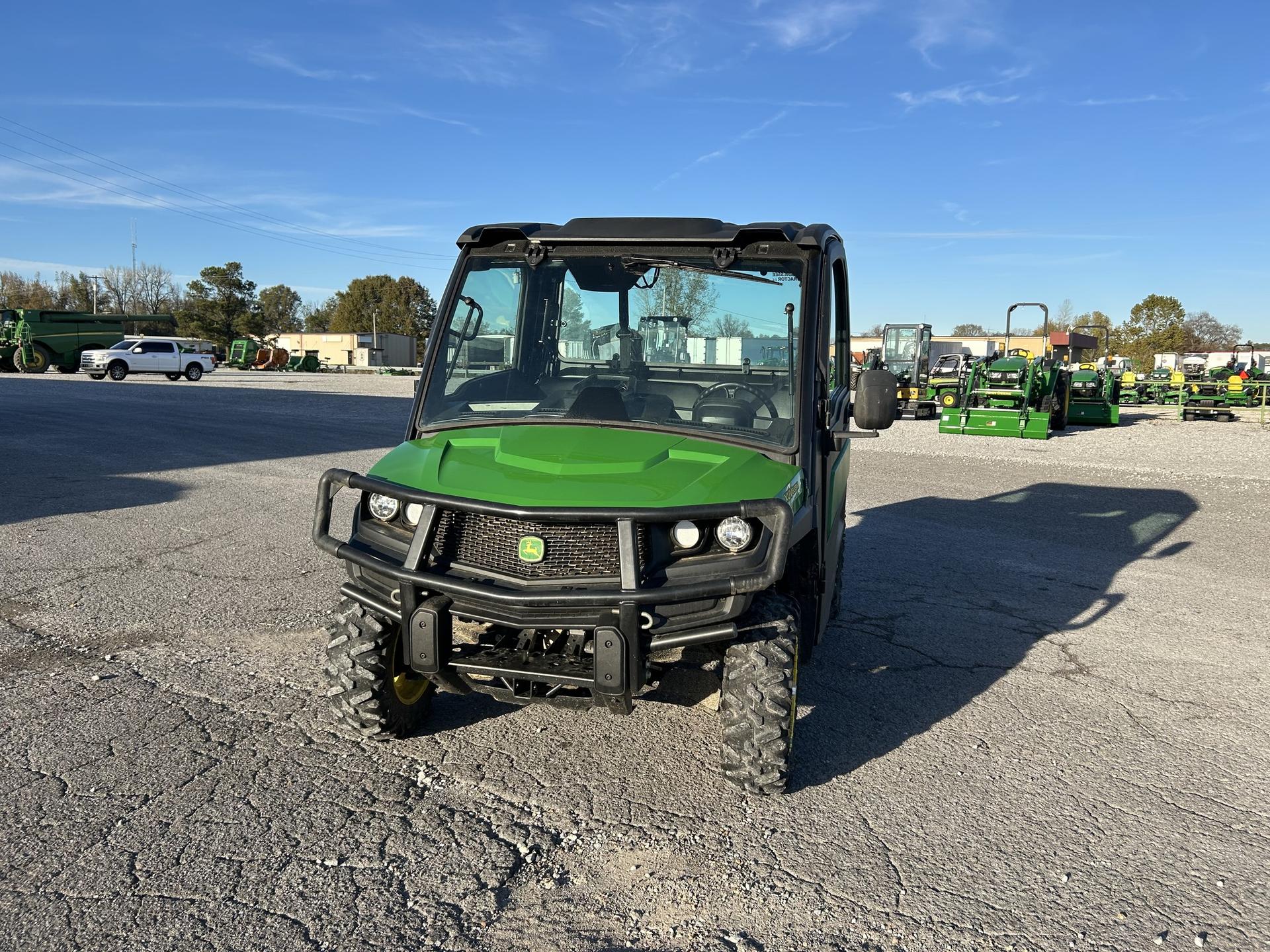 2023 John Deere XUV835M Image