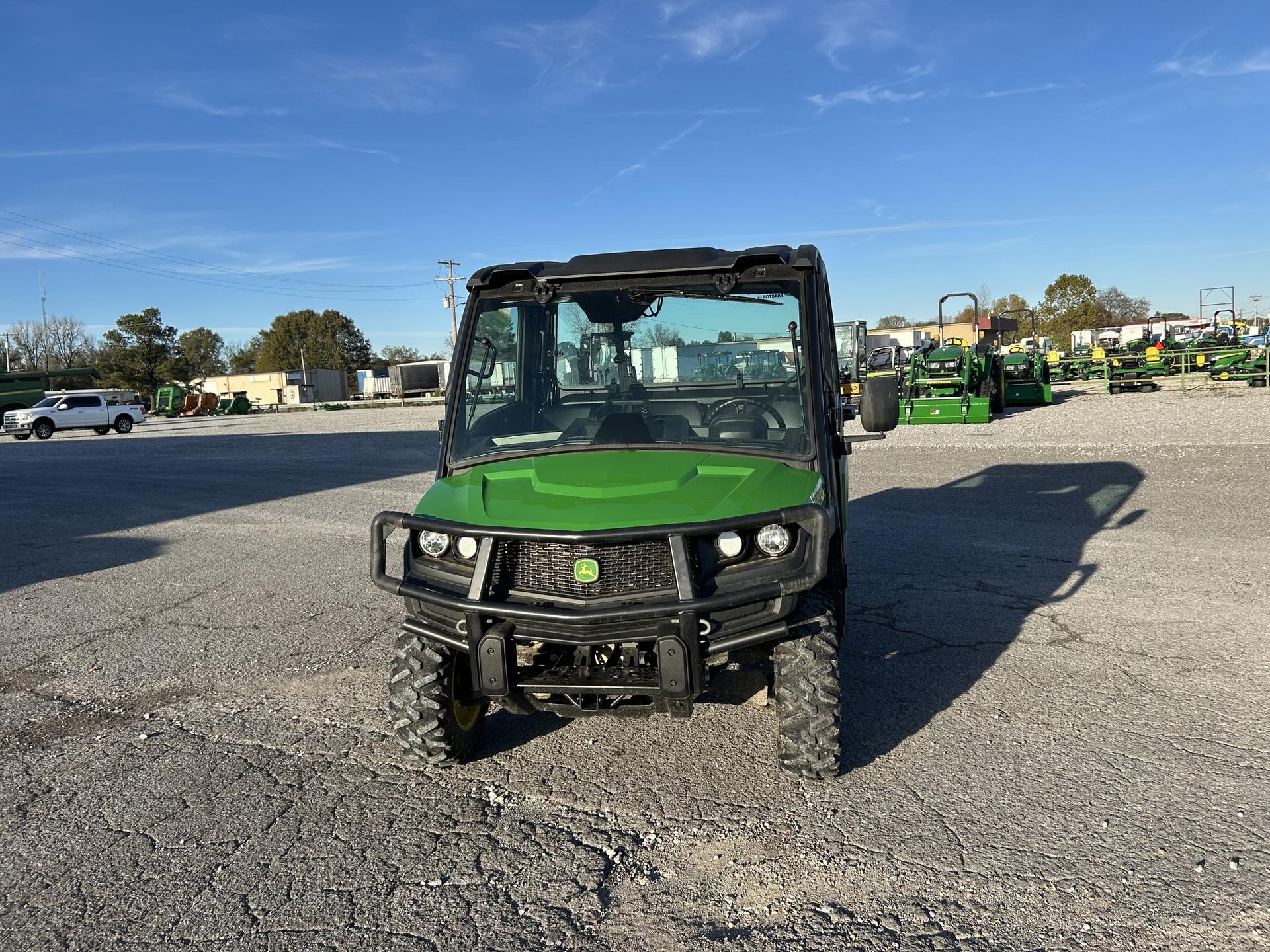 2023 John Deere XUV835M Image