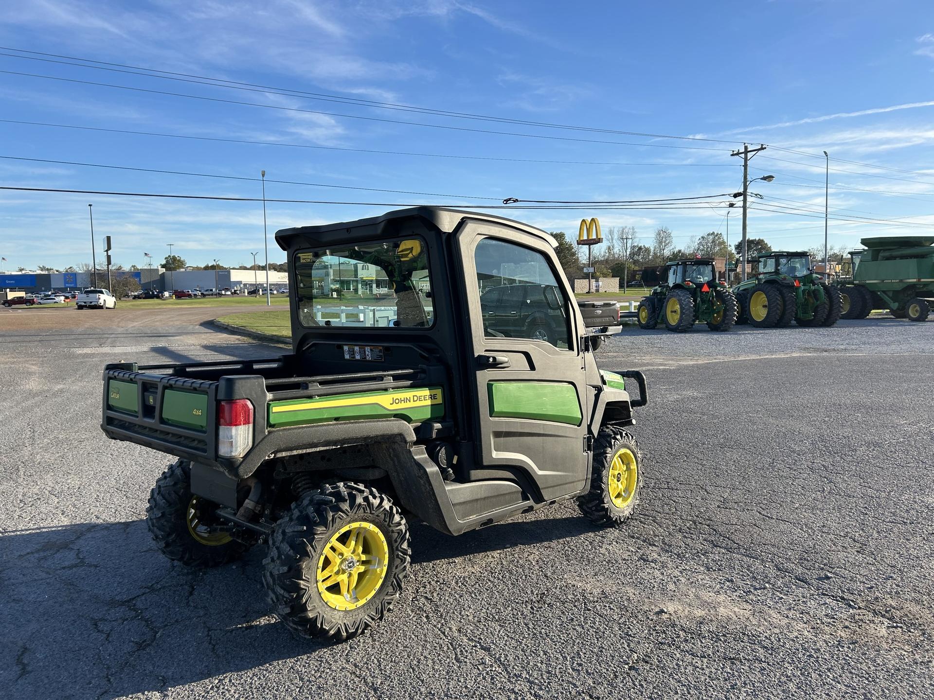 2023 John Deere XUV835M Image