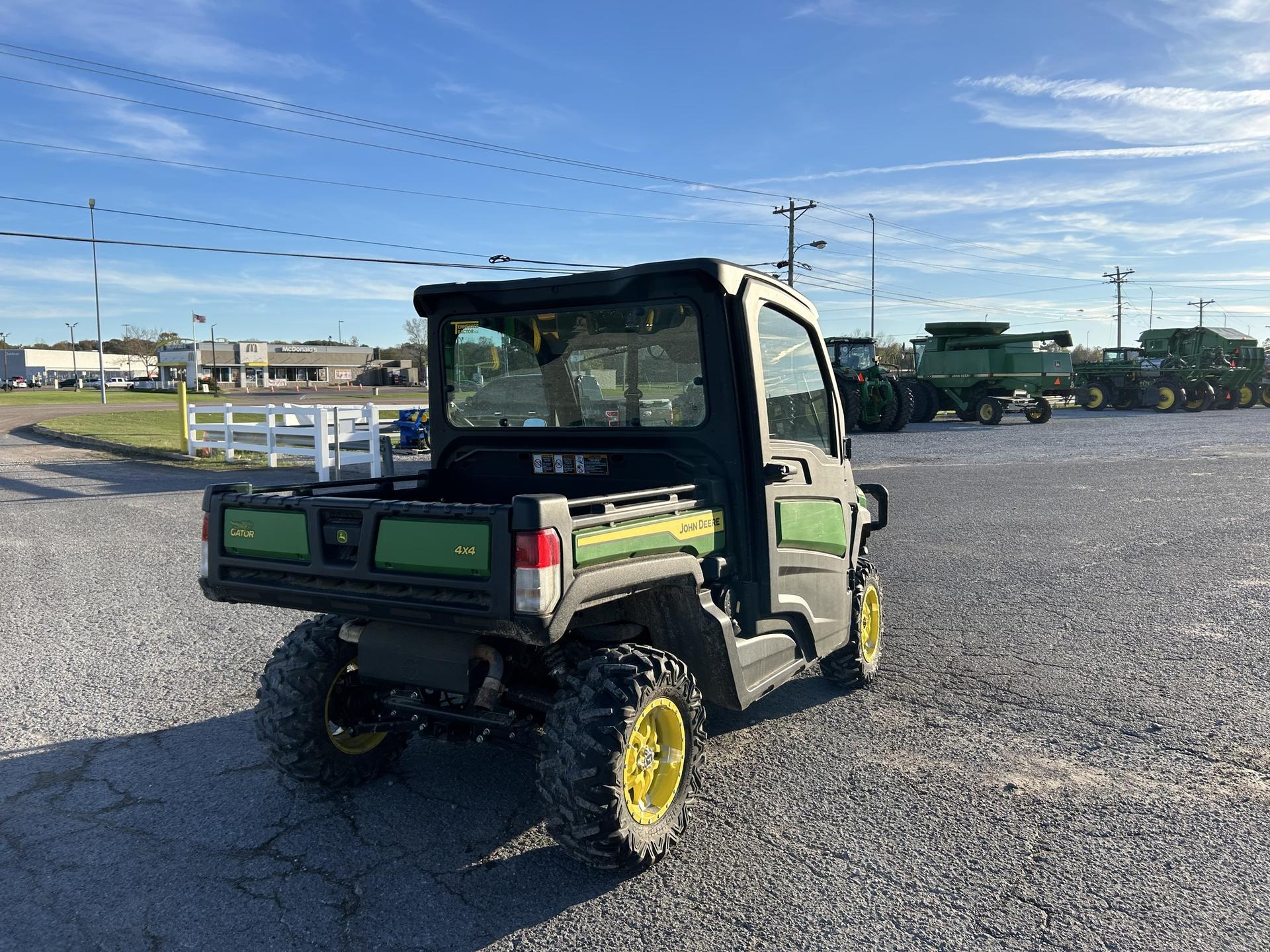 2023 John Deere XUV835M Image