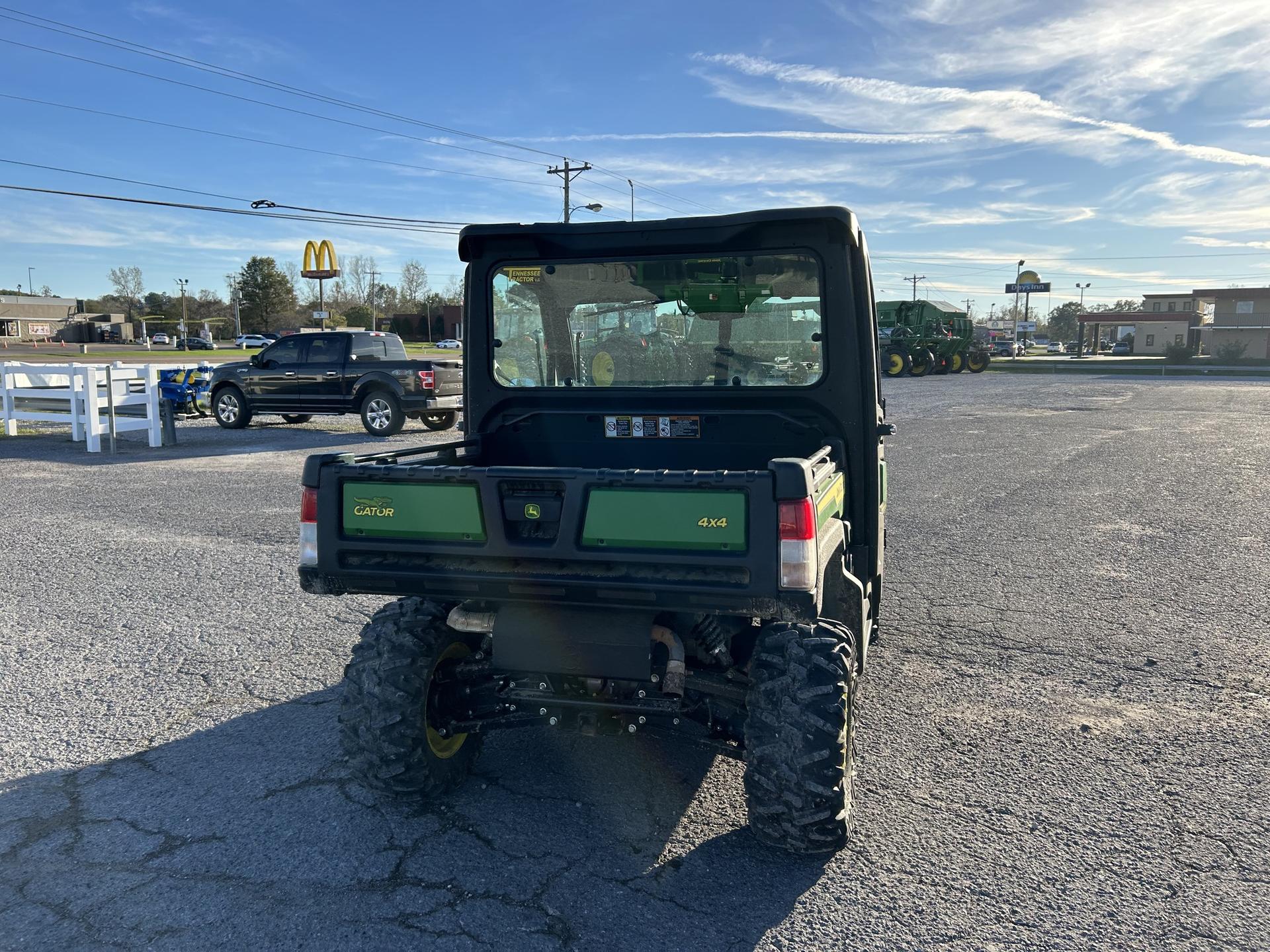 2023 John Deere XUV835M Image
