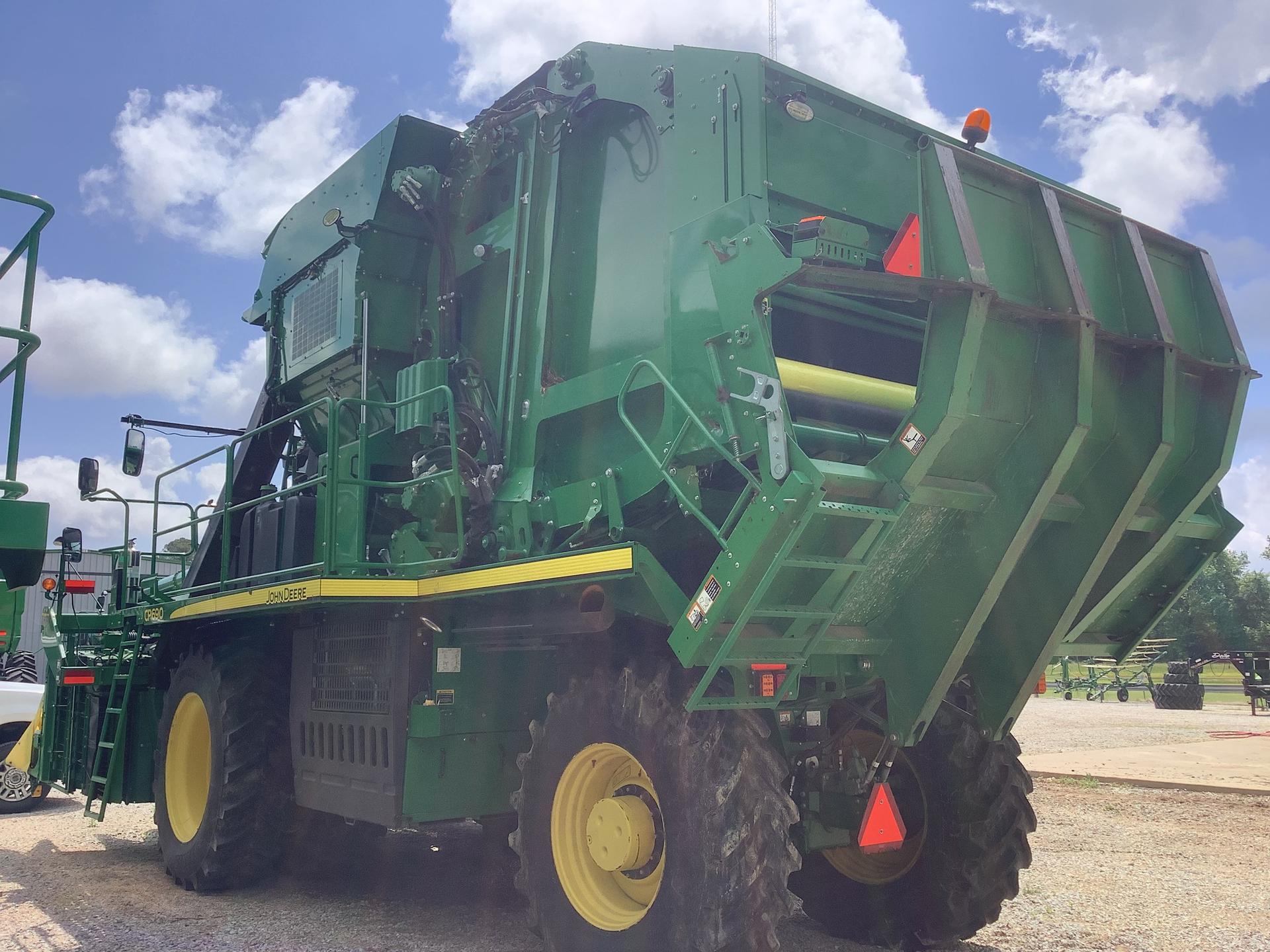 2019 John Deere CP690 Image