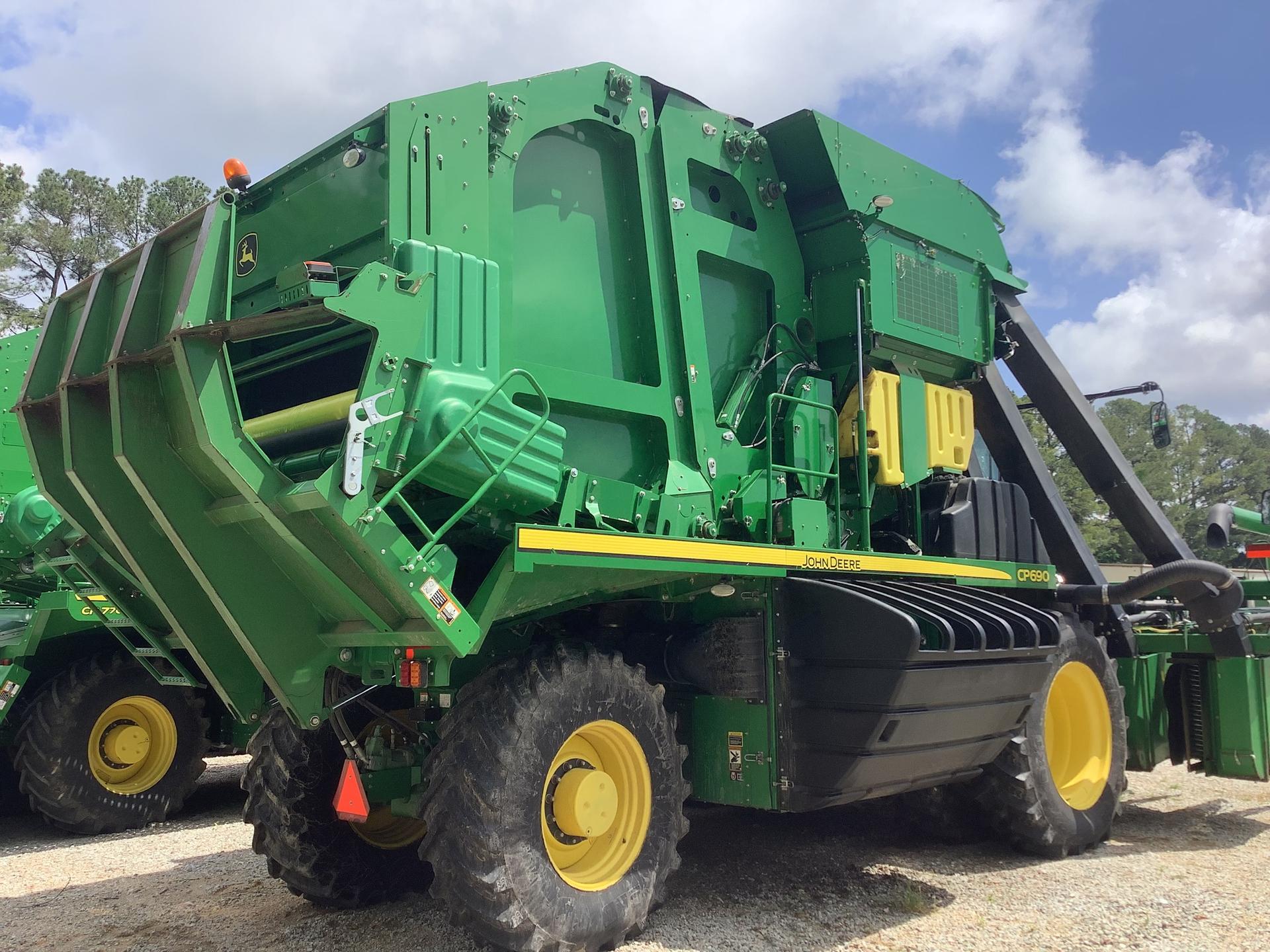 2019 John Deere CP690 Image