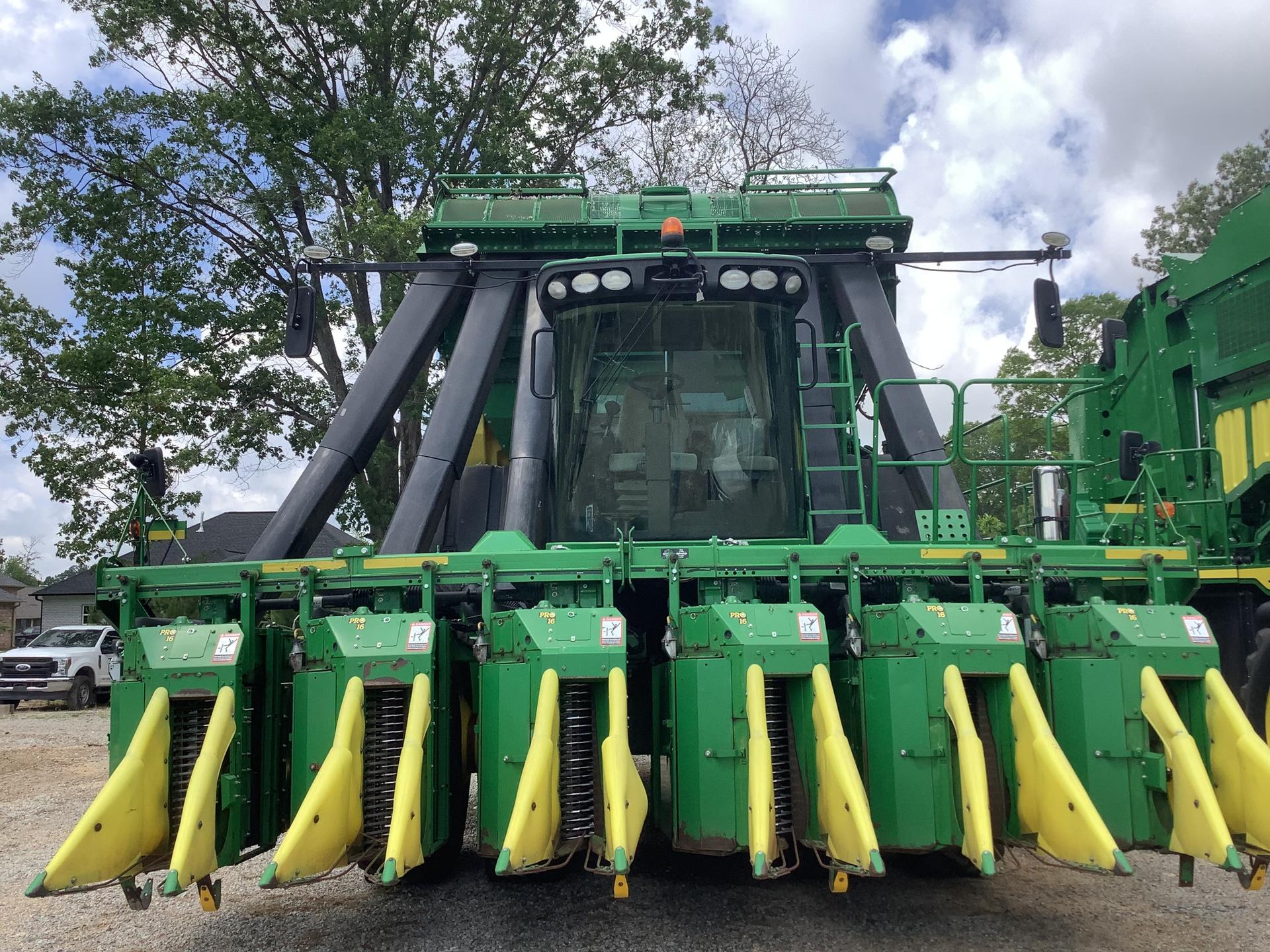 2019 John Deere CP690 Image