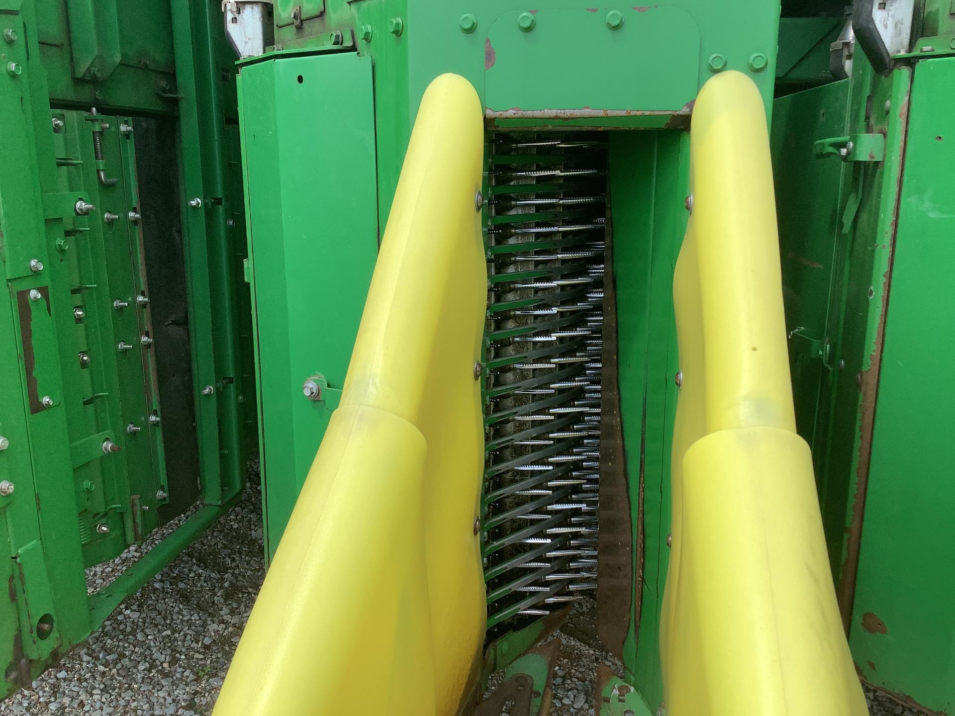 2019 John Deere CP690 Image