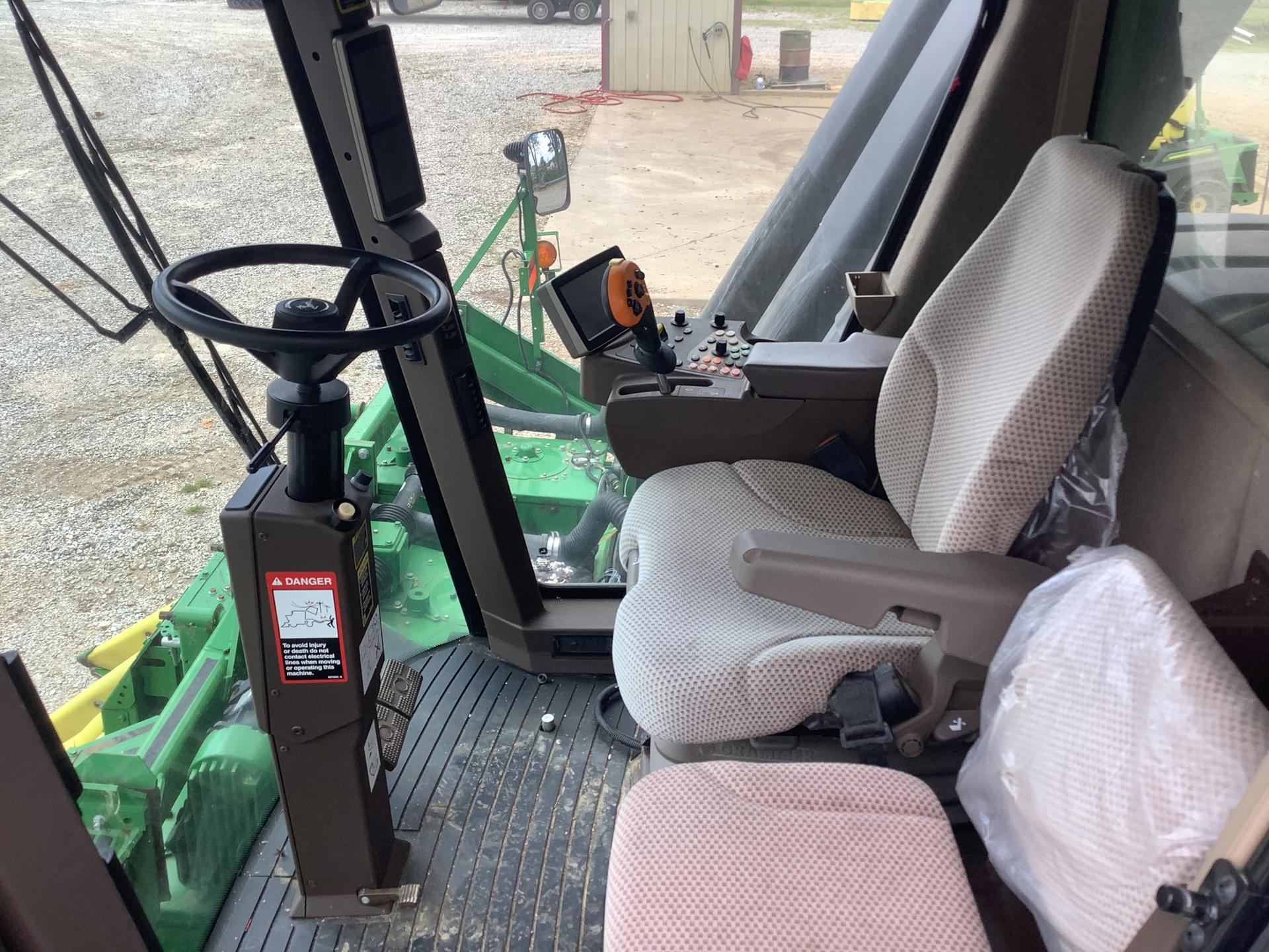 2019 John Deere CP690 Image