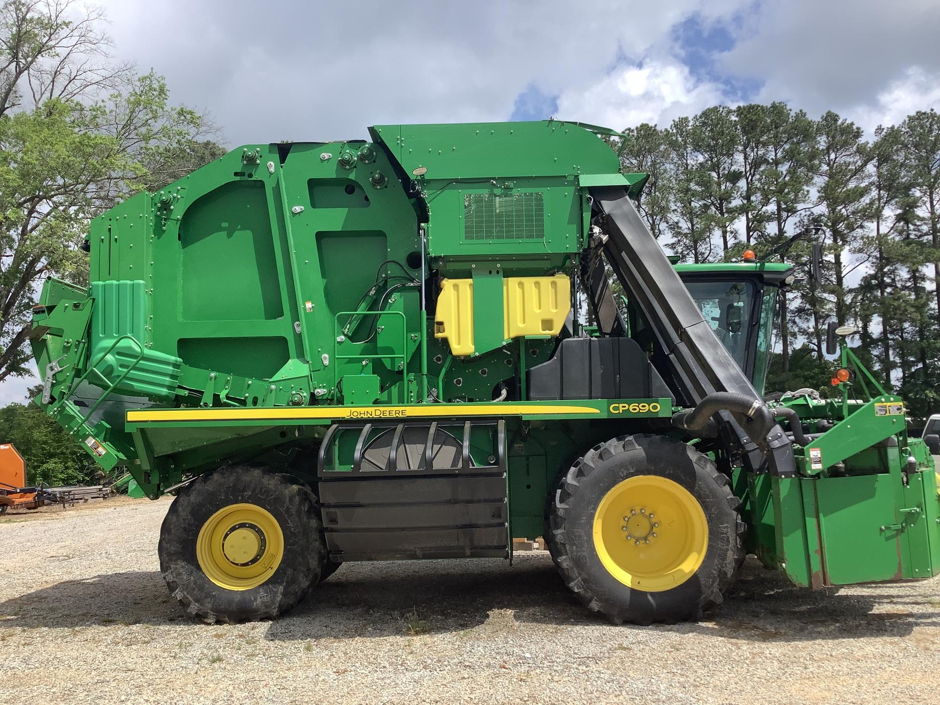 2019 John Deere CP690 Image
