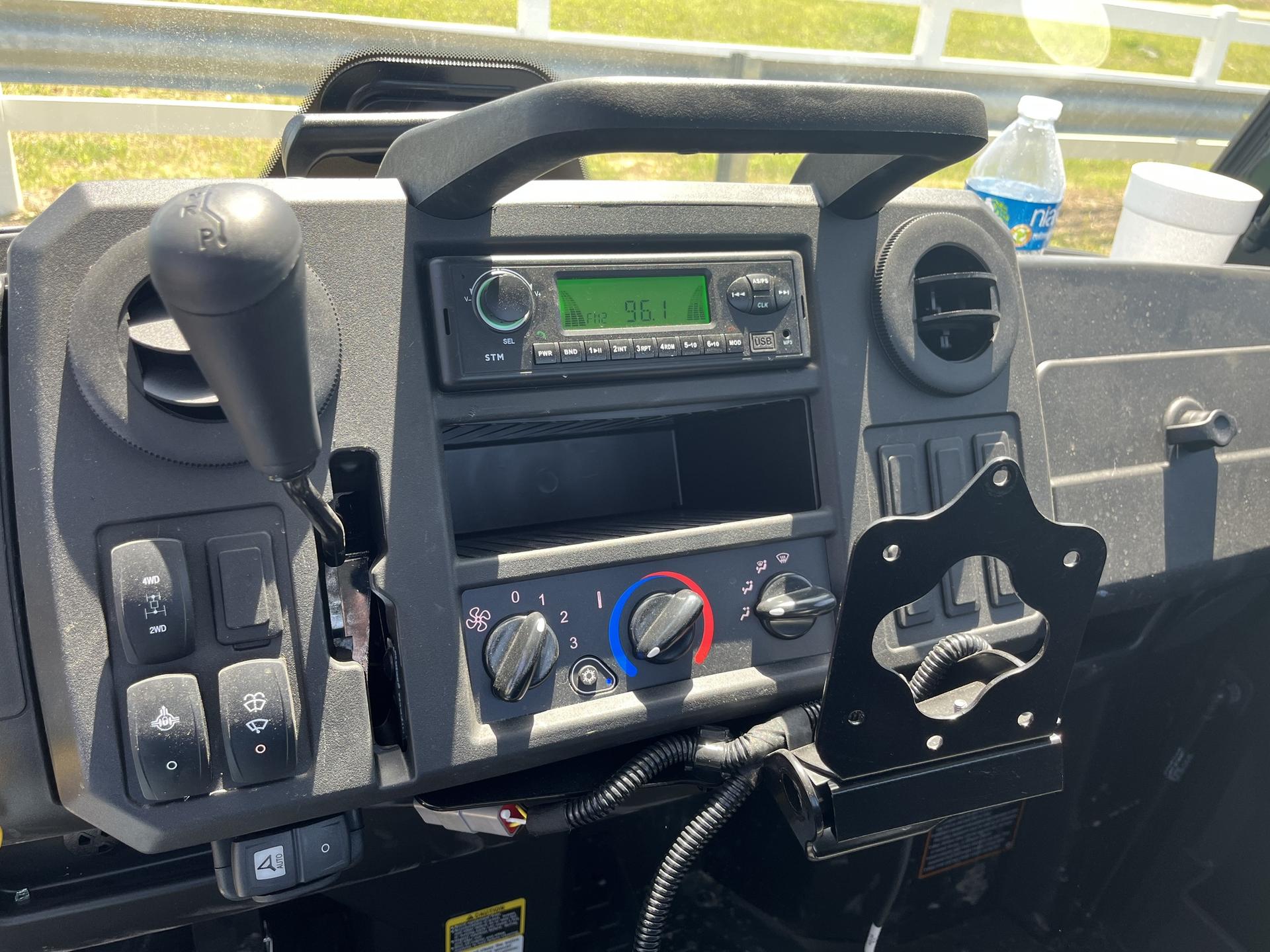 2023 John Deere 865m Image