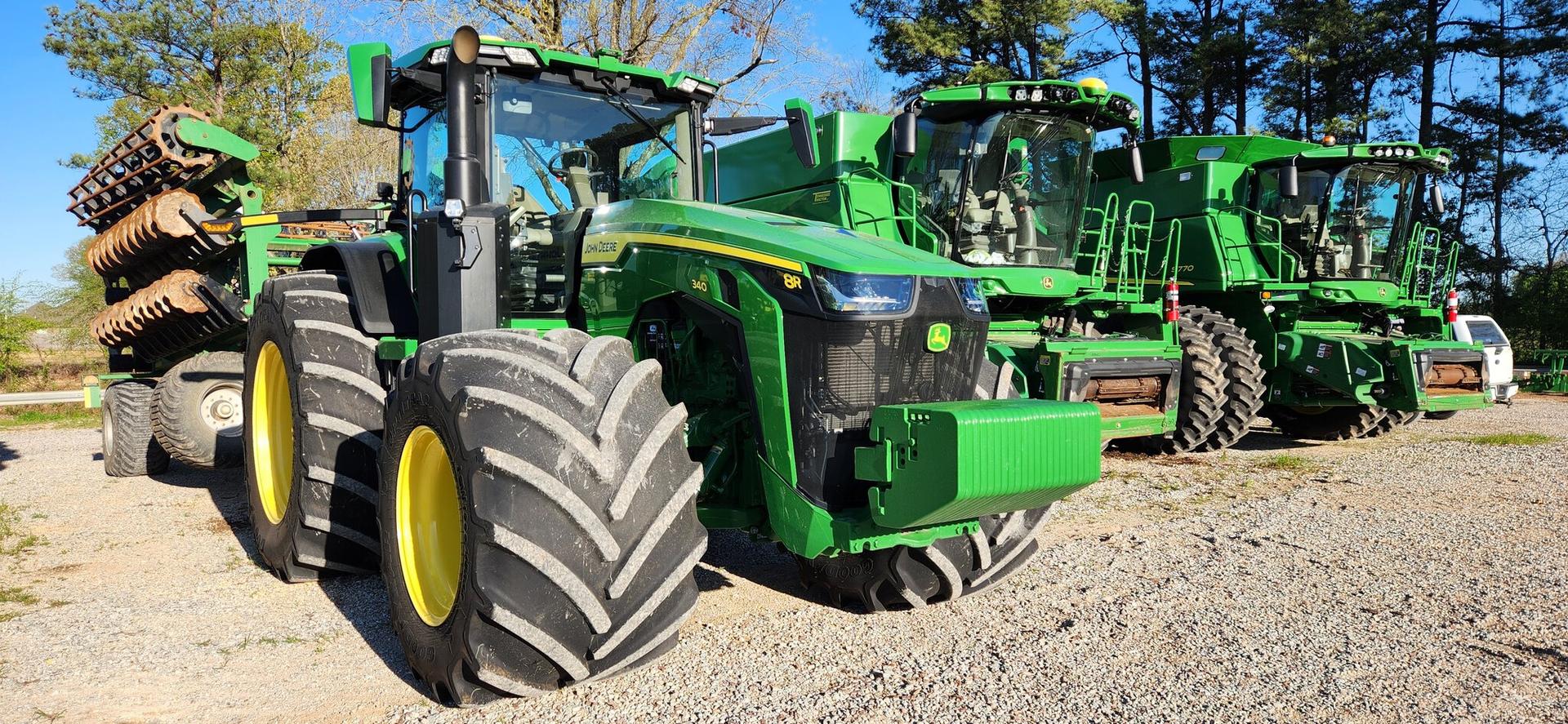 2022 John Deere 8R 340 Image