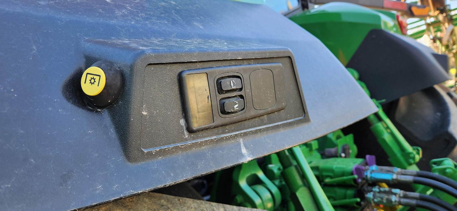 2022 John Deere 8R 340 Image