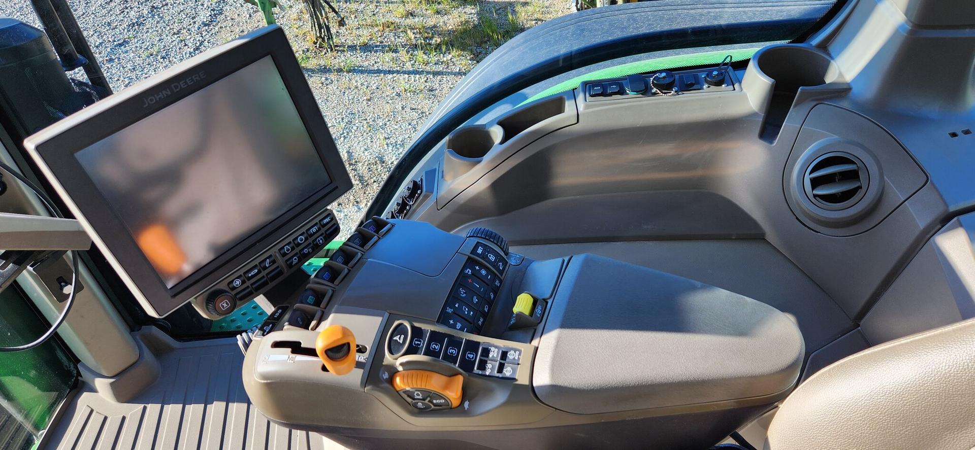 2022 John Deere 8R 340 Image