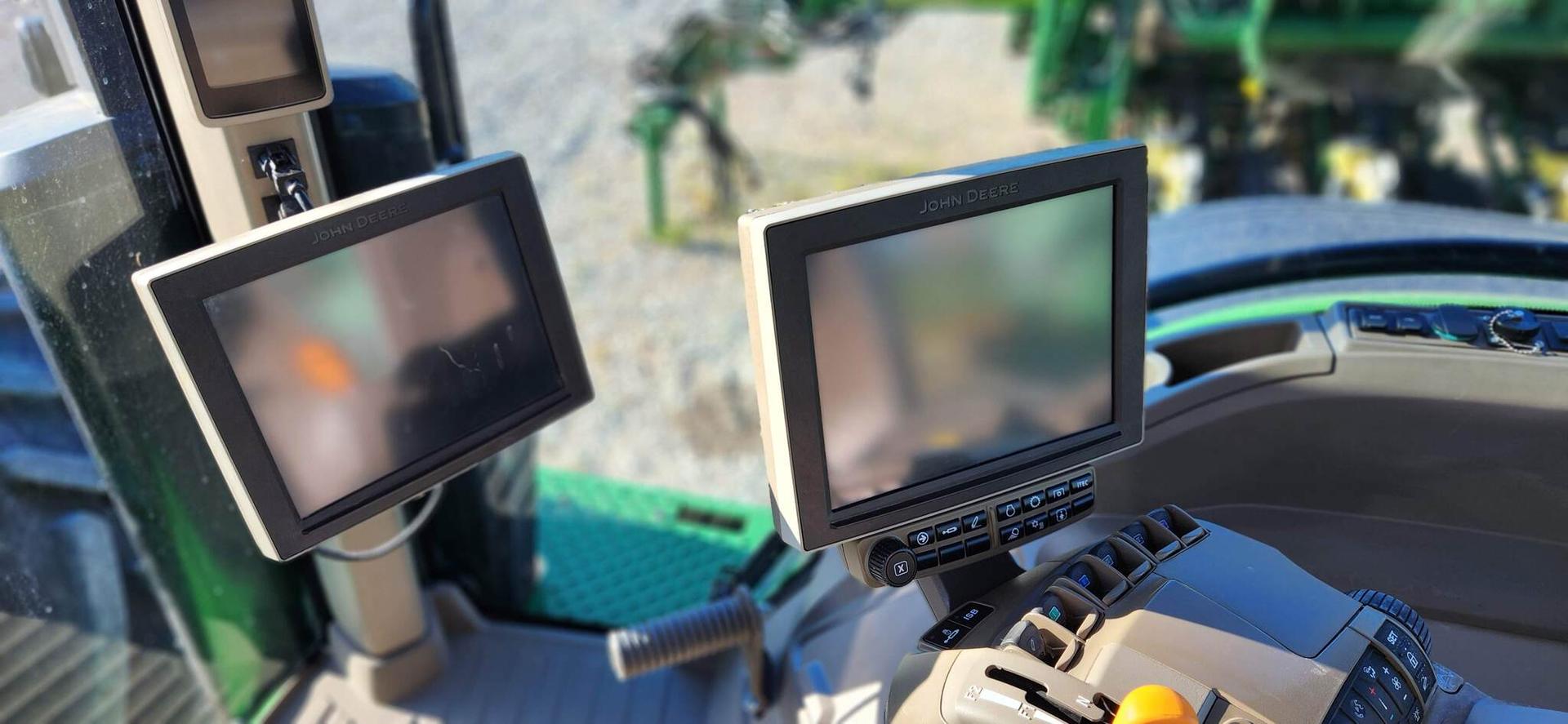 2022 John Deere 8R 340 Image