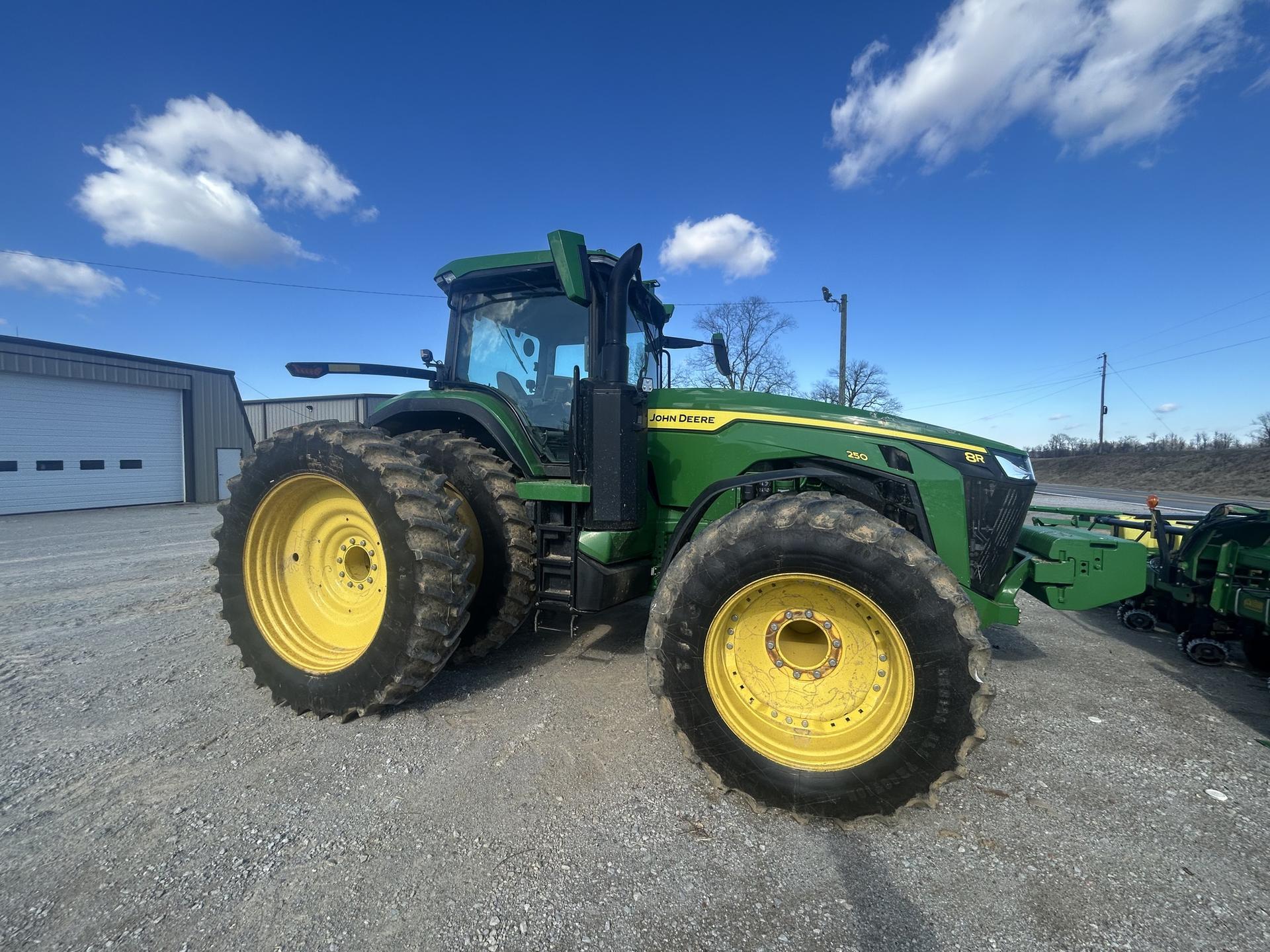 John Deere 8R 250 Image