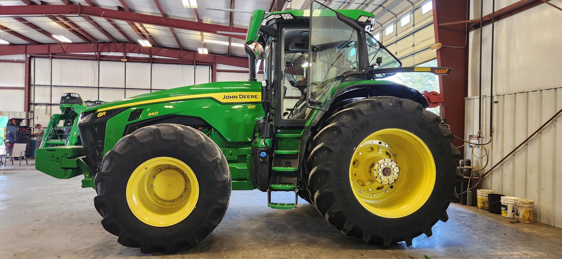 2022 John Deere 8R 340 Image