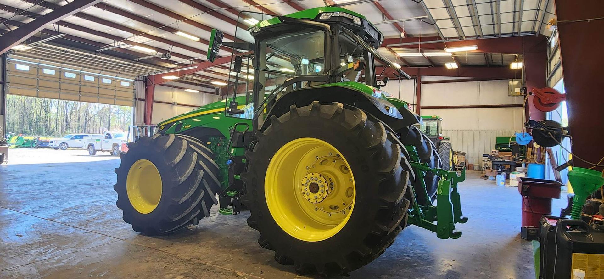 2022 John Deere 8R 340 Image