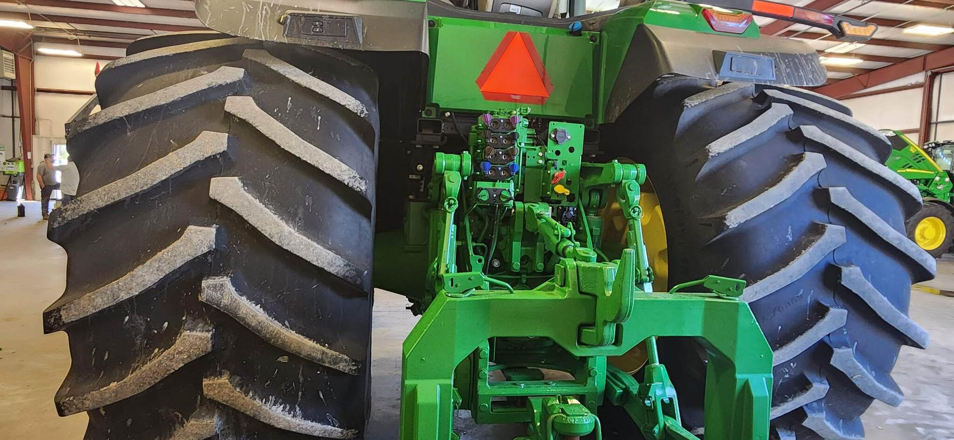 2022 John Deere 8R 340 Image