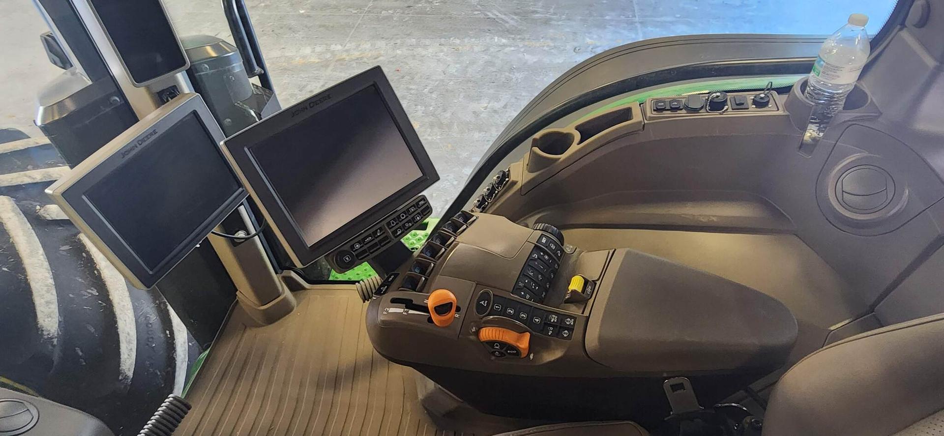 2022 John Deere 8R 340 Image