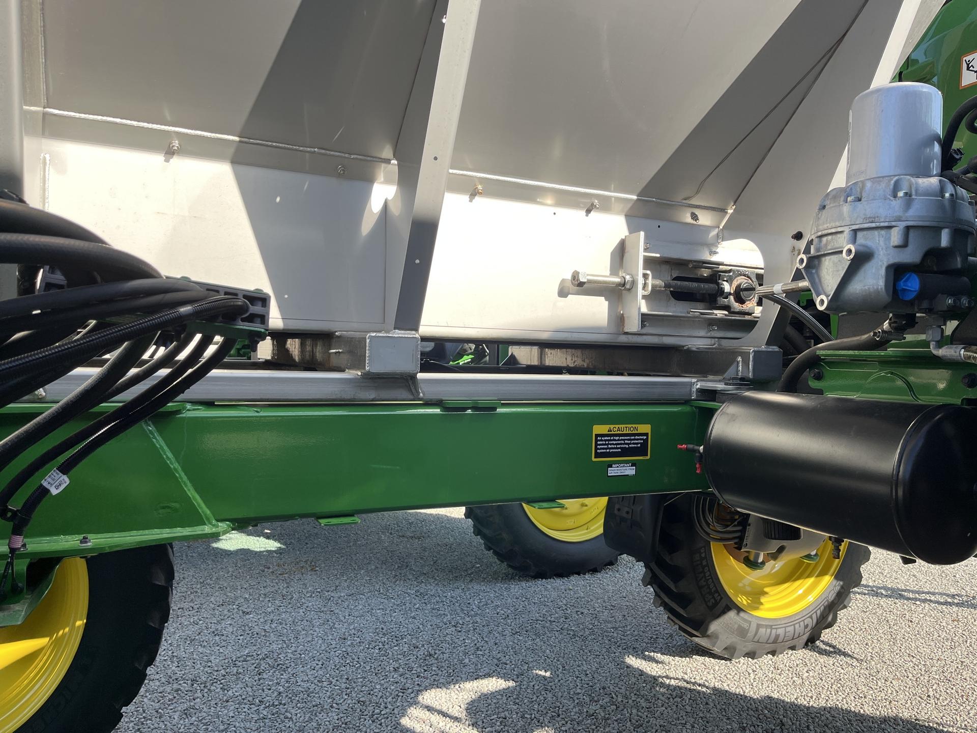 2024 John Deere 400R Image