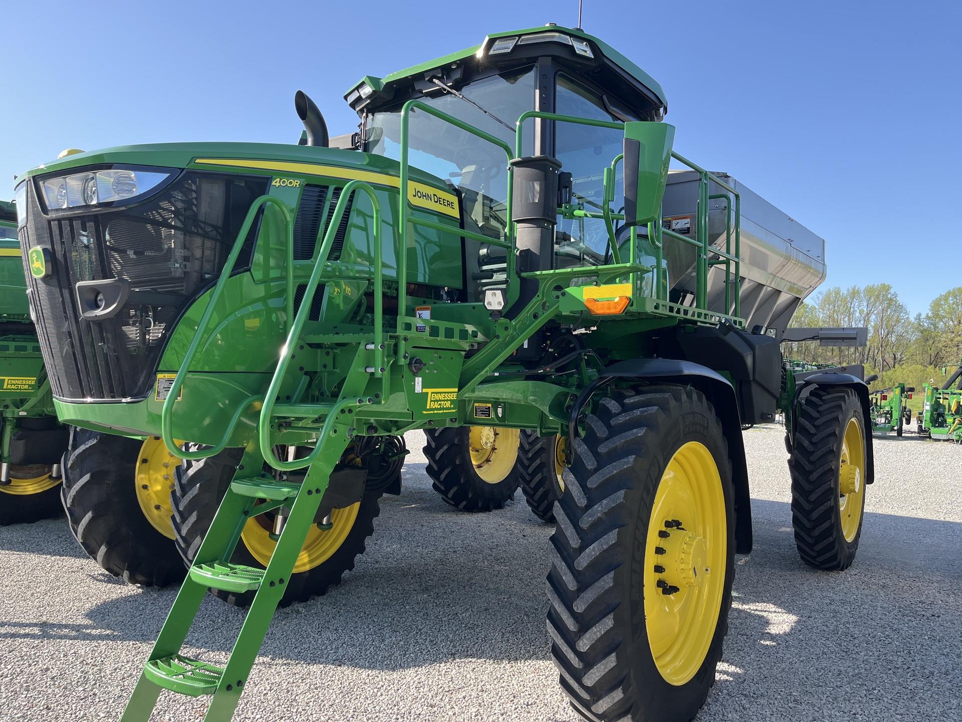 2024 John Deere 400R Image