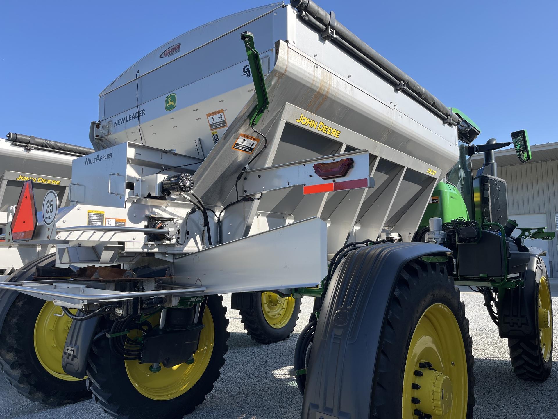 2024 John Deere 400R Image