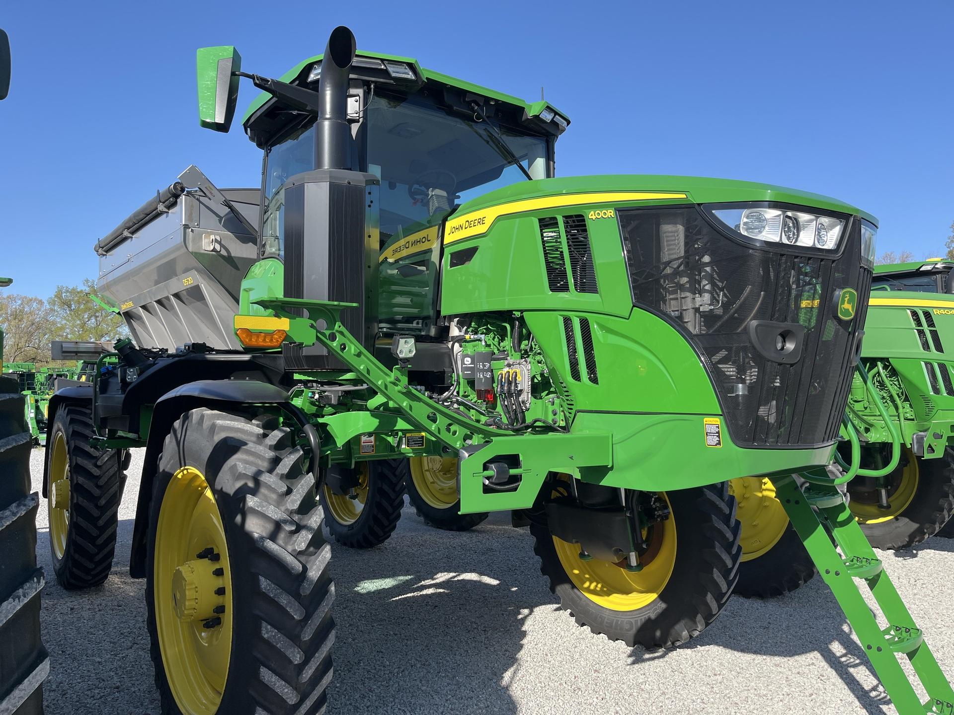 2024 John Deere 400R Image