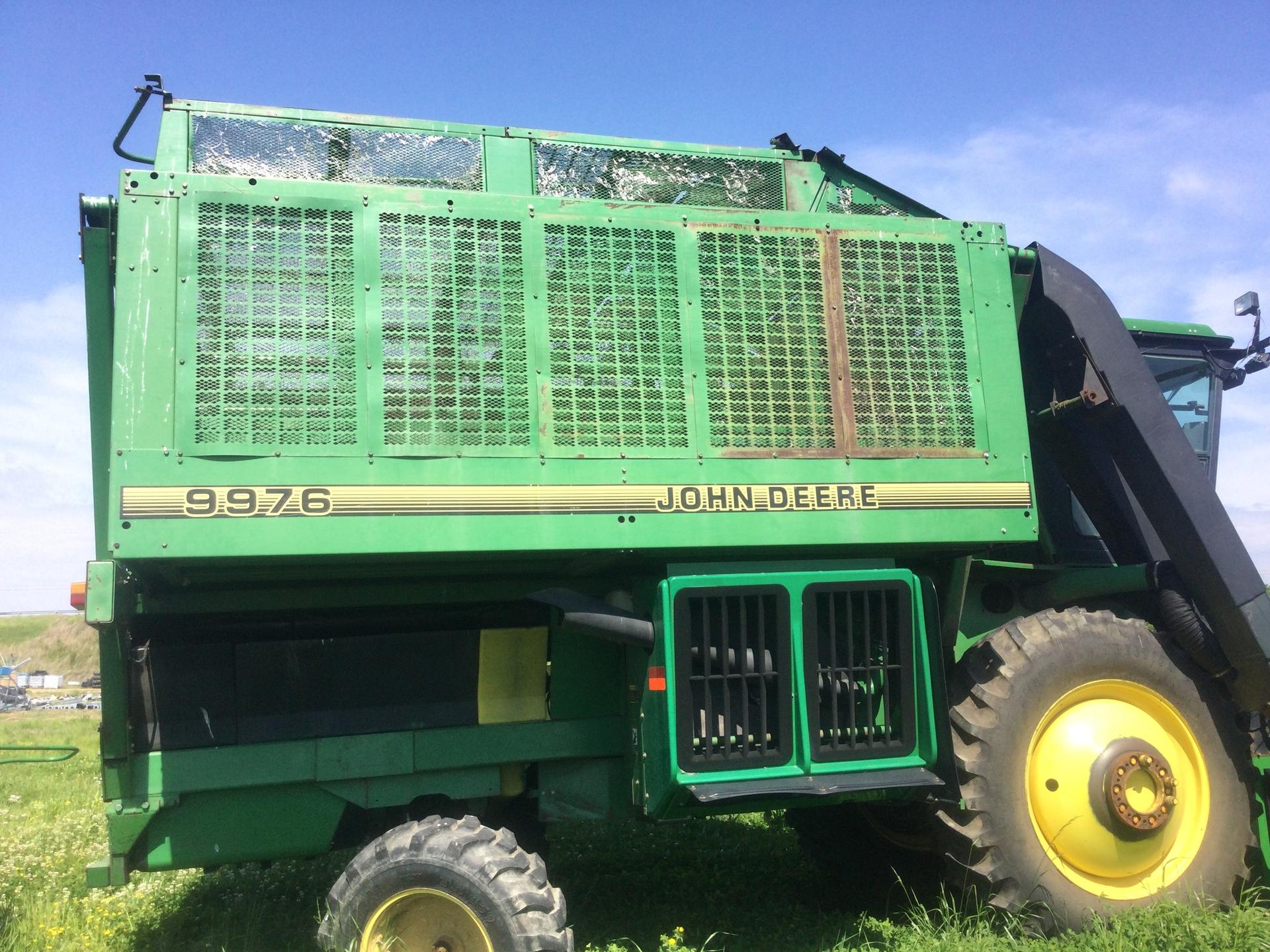 1998 John Deere 9976 Image