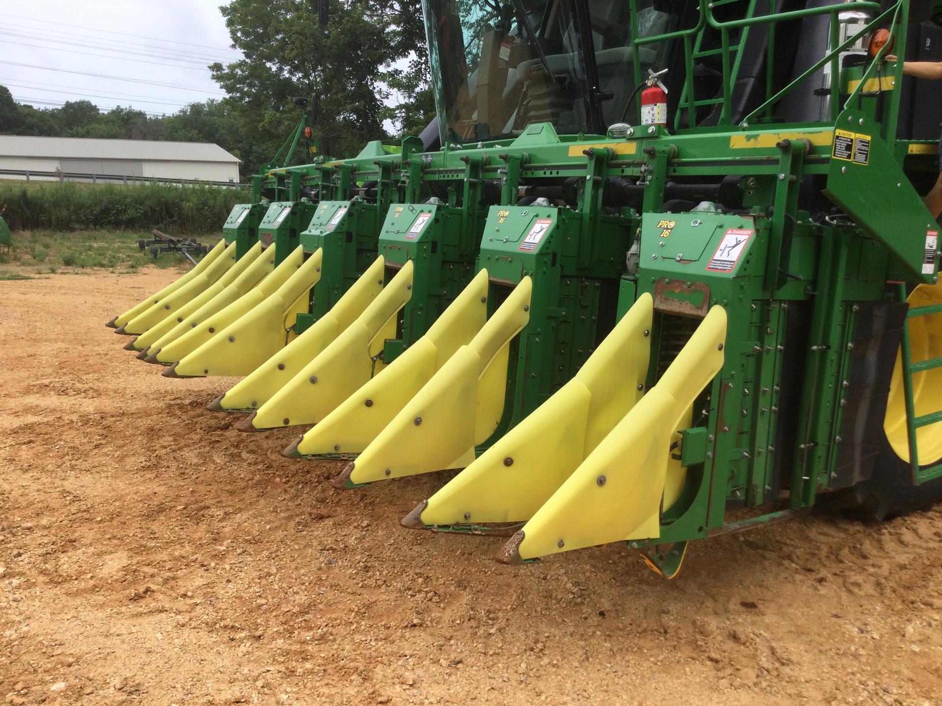 2018 John Deere CP690 Image