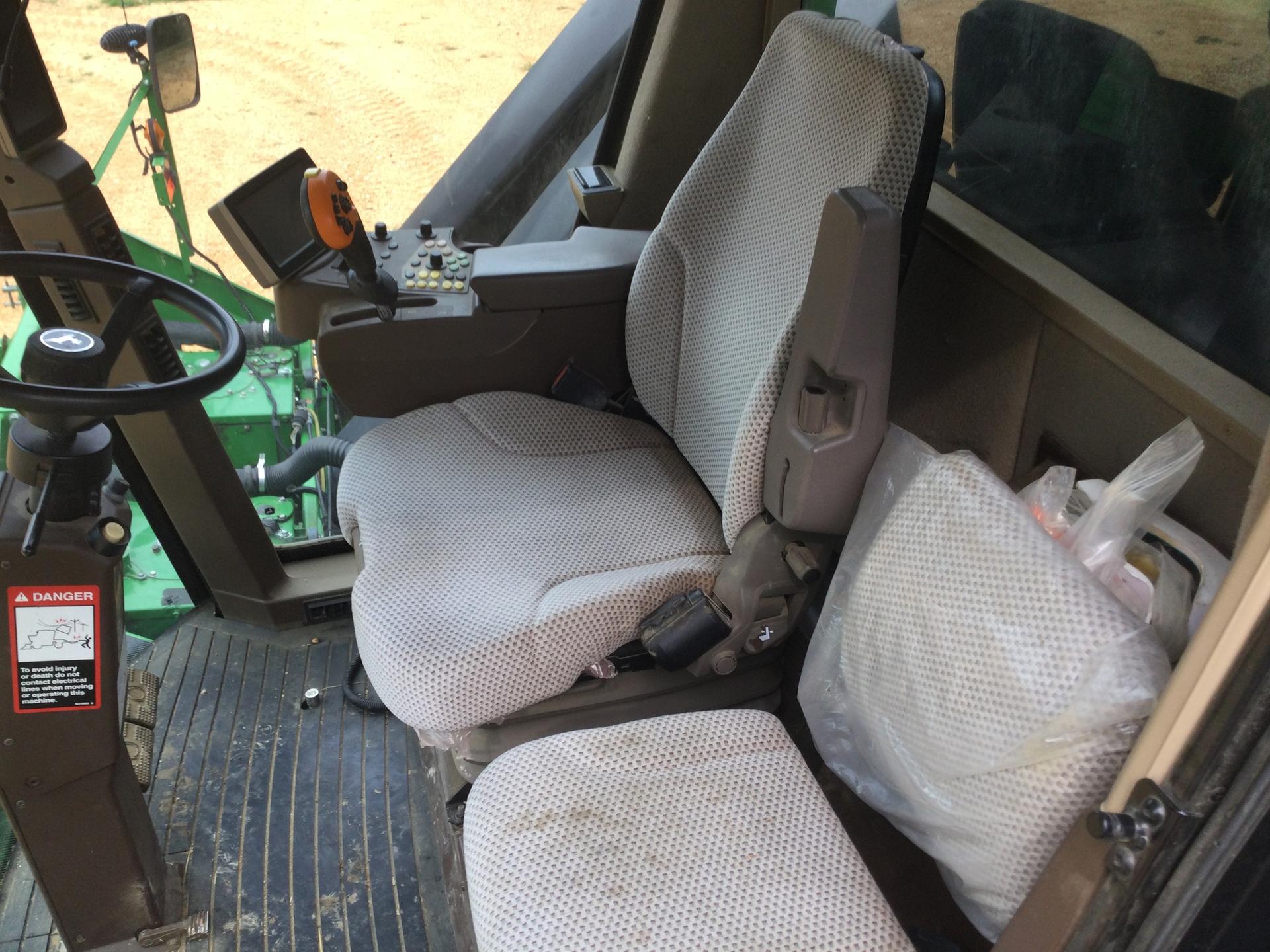 2018 John Deere CP690 Image