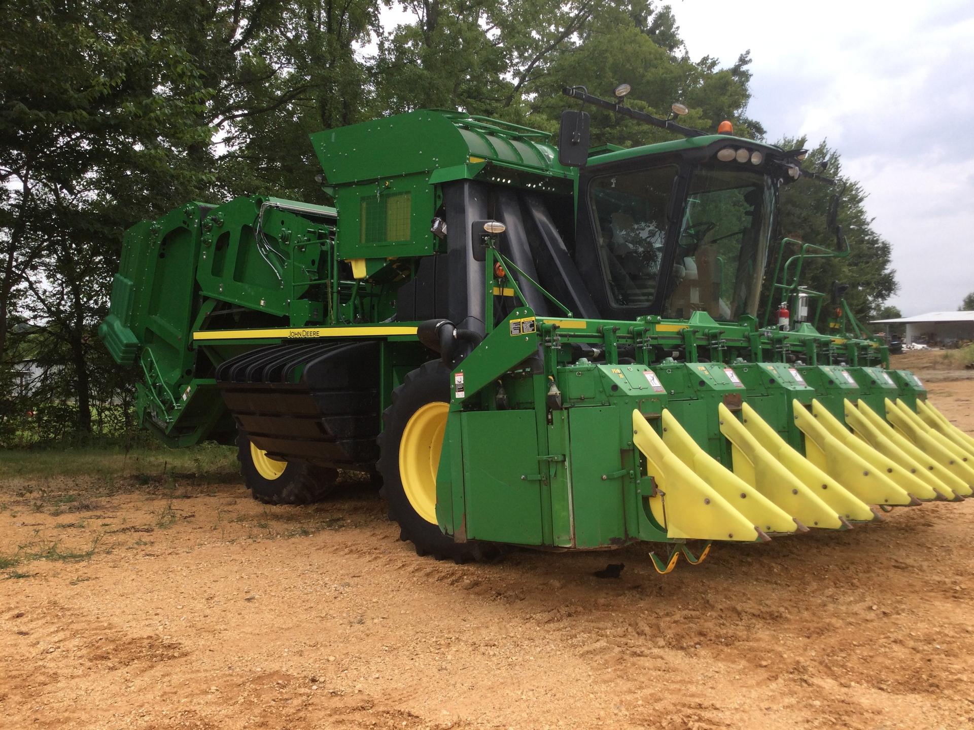 2018 John Deere CP690 Image