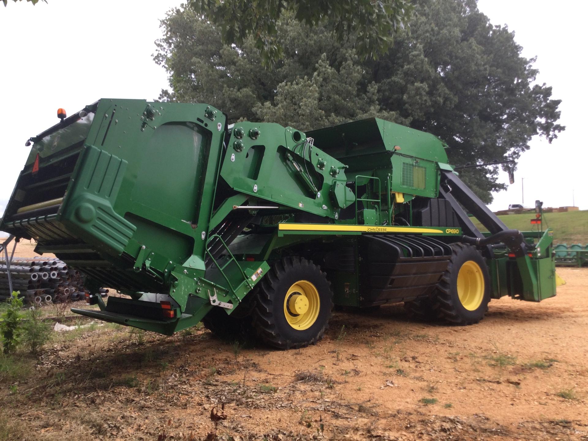 2018 John Deere CP690 Image