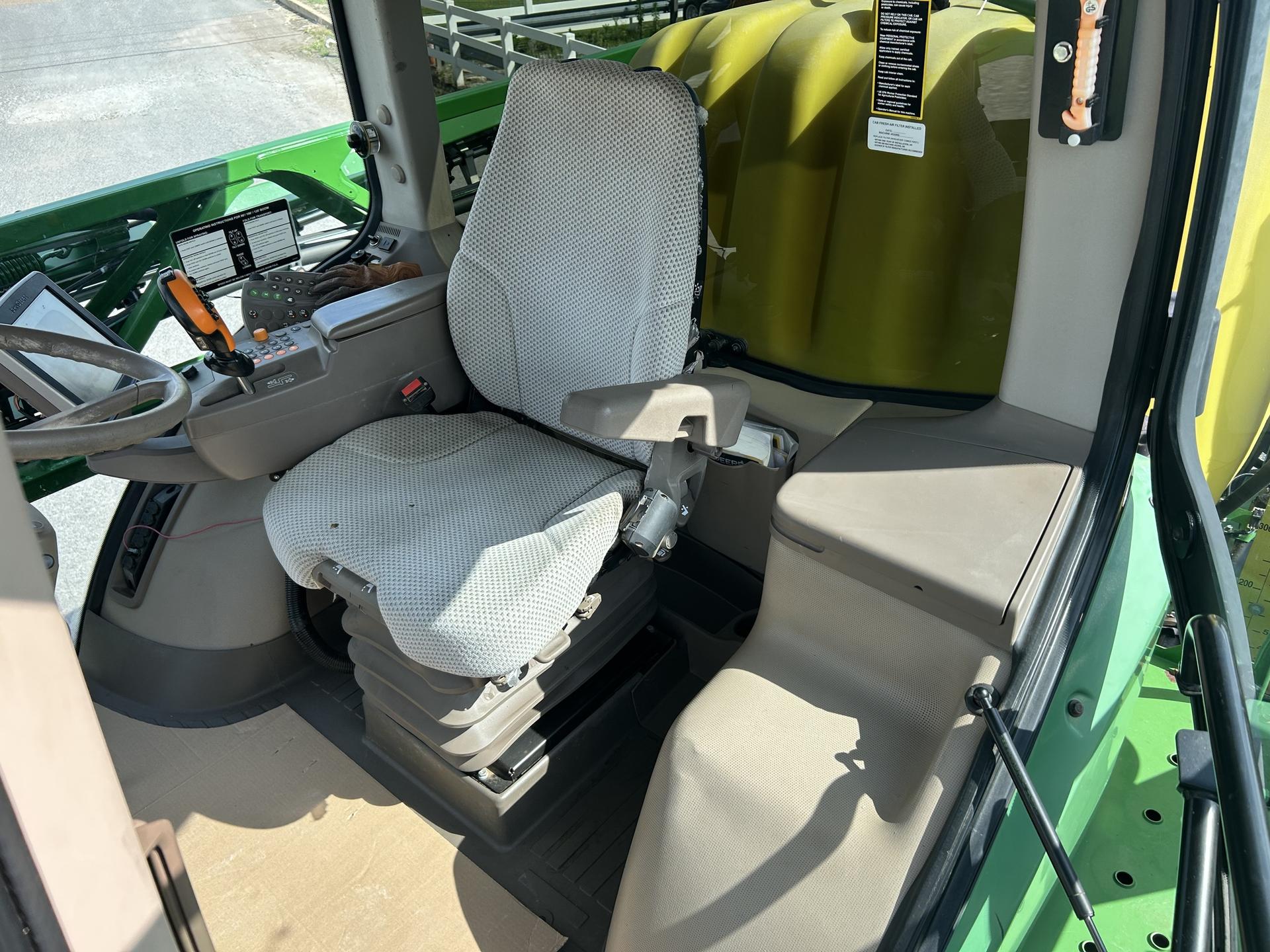 2016 John Deere R4030 Image