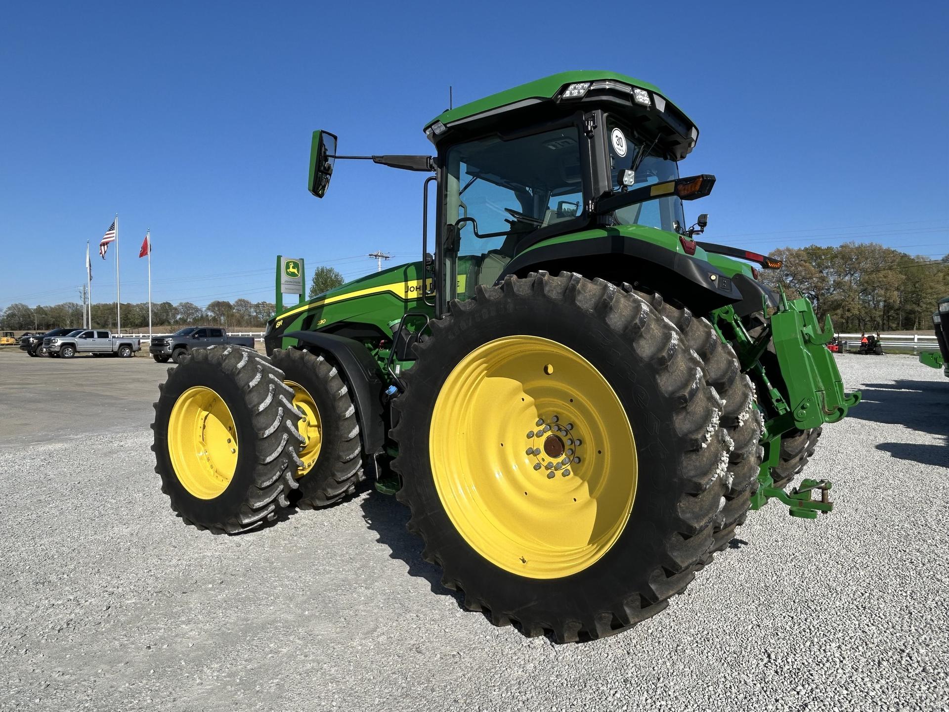 2022 John Deere 8R 230 Image