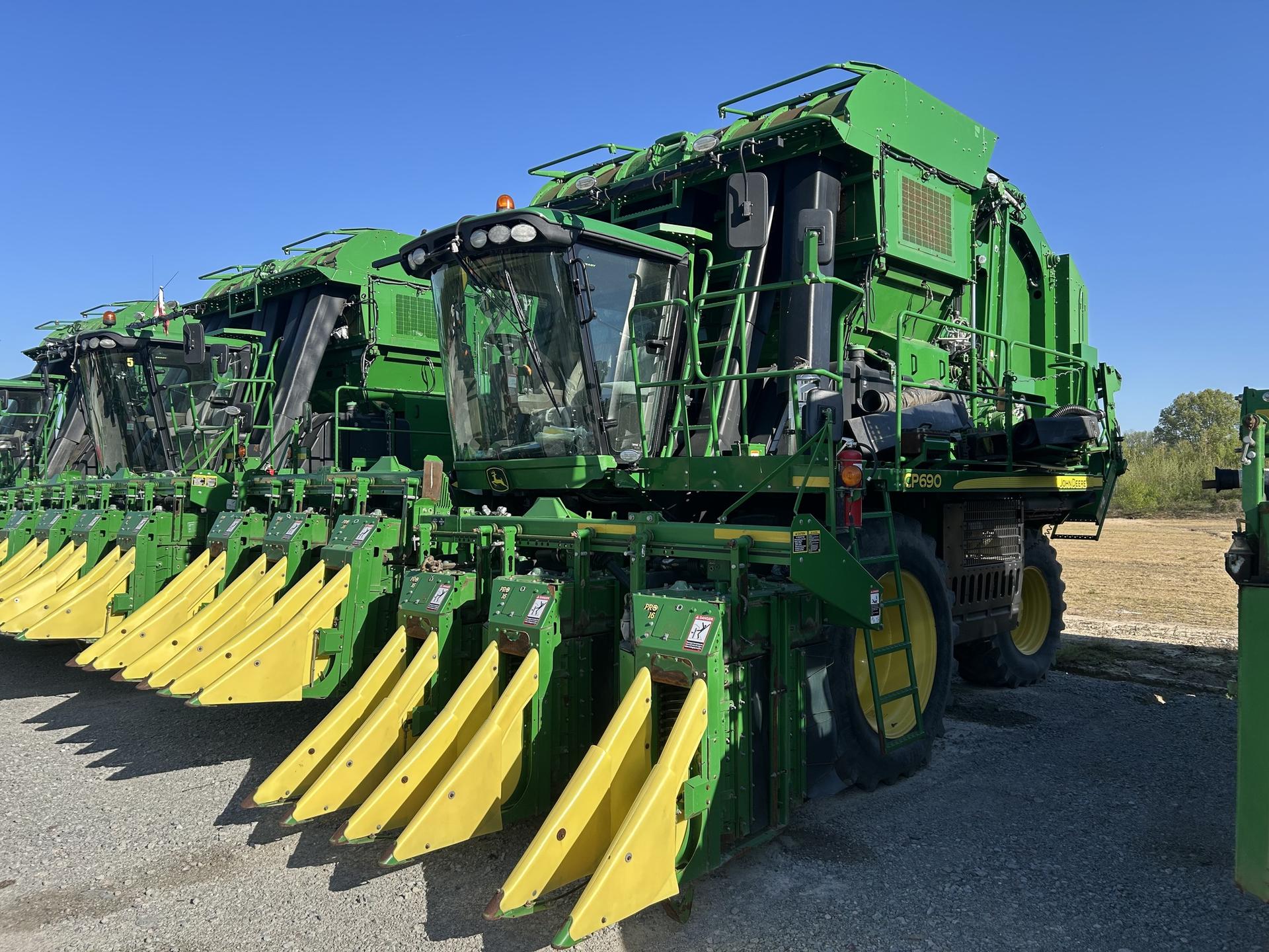 2019 John Deere CP690 Image