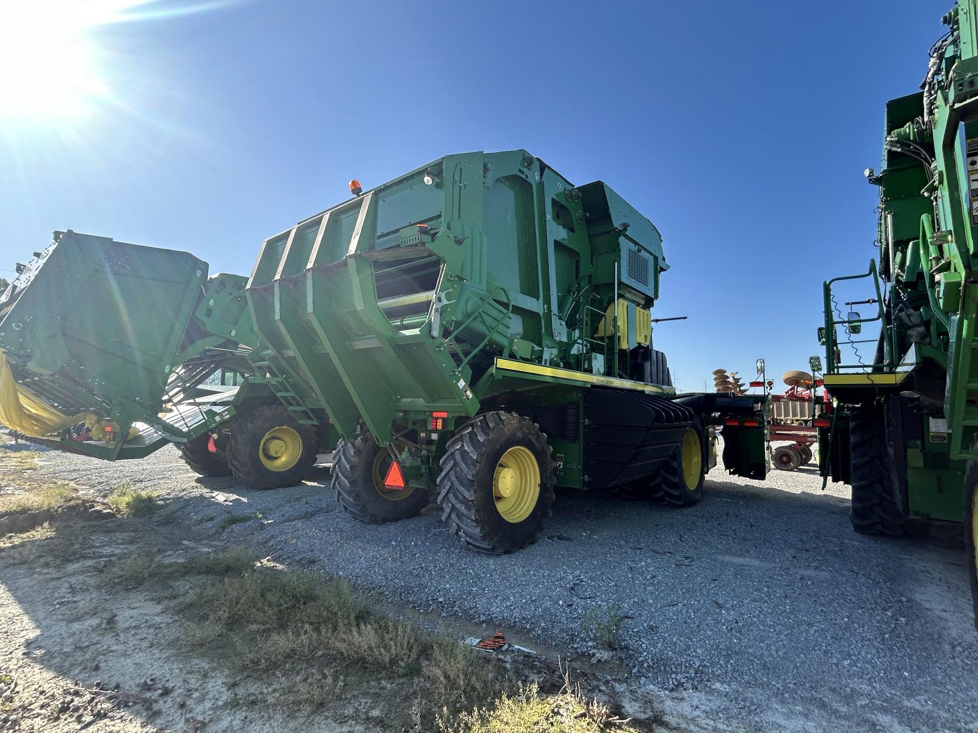 2019 John Deere CP690 Image
